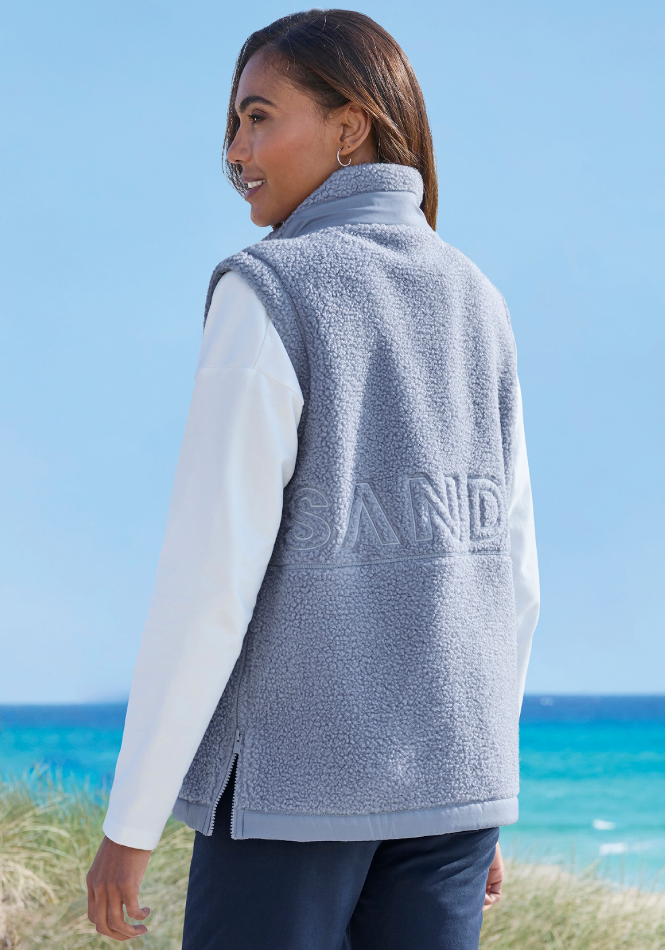 Elbsand Fleeceweste mit großer Schriftzug-Stickerei