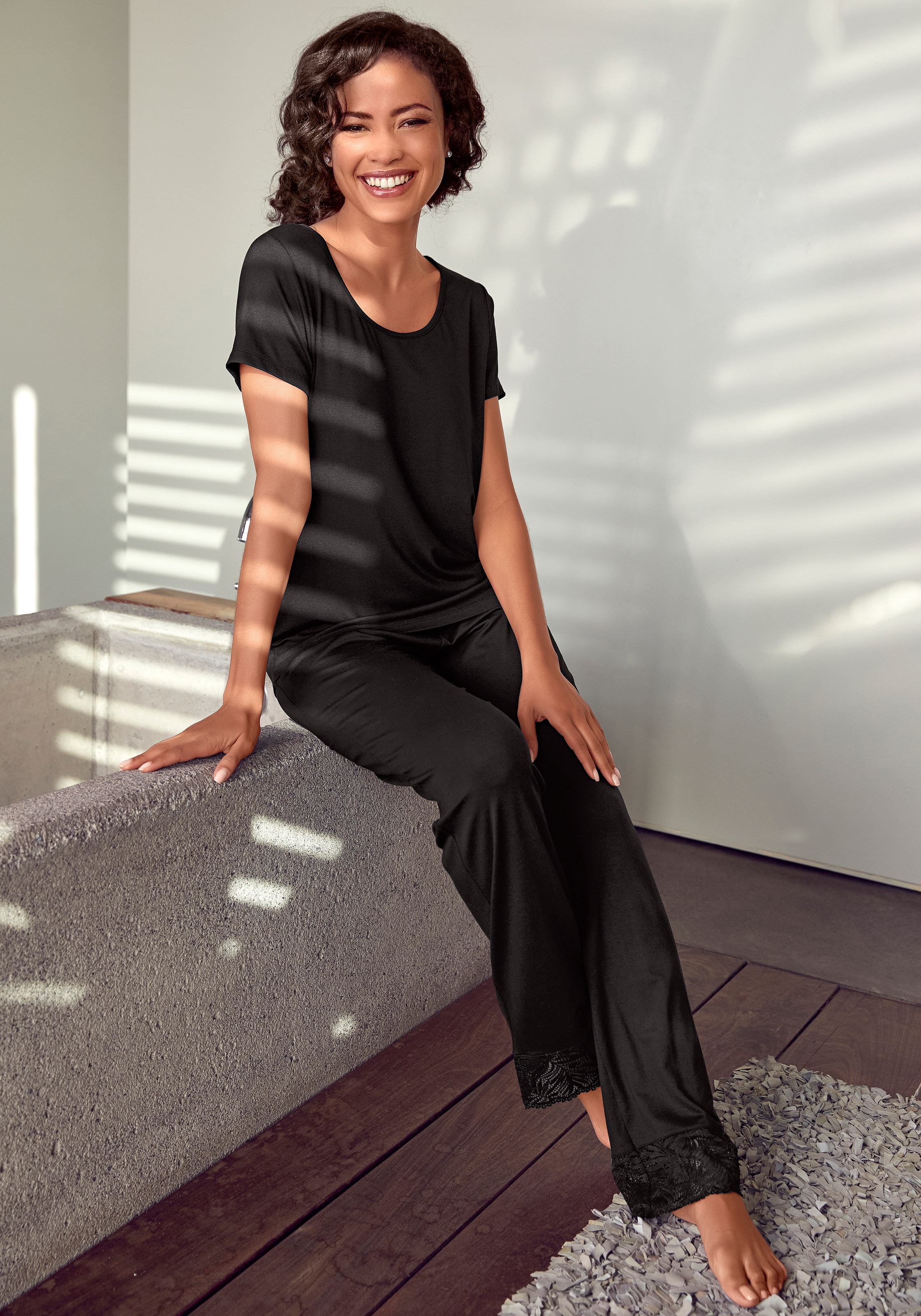 Thumbnail - LASCANA Pyjamaoberteil 1-teilig, mit Spitzeneinsatz am Rücken