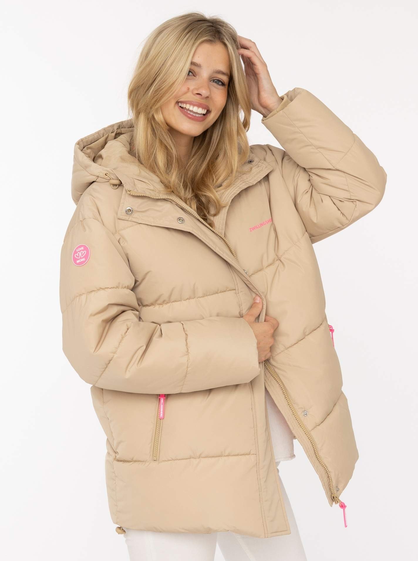Zwillingsherz Steppjacke "„Love More“" Kapuze mit Tunnelzug, verdeckter Reißverschluss, dezente Details
