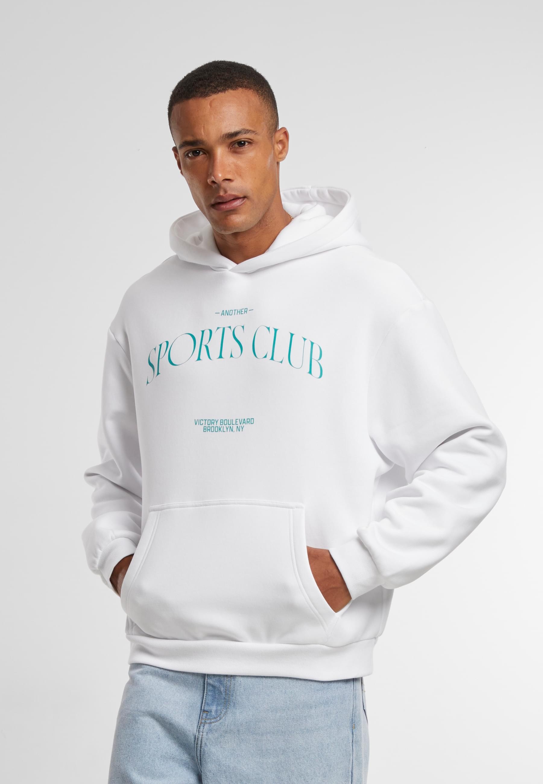 Upscale by Mister Tee Kapuzensweatshirt »Upscale by Mister Tee Another Sports Club Fluffy Hoody«, (1 tlg.)