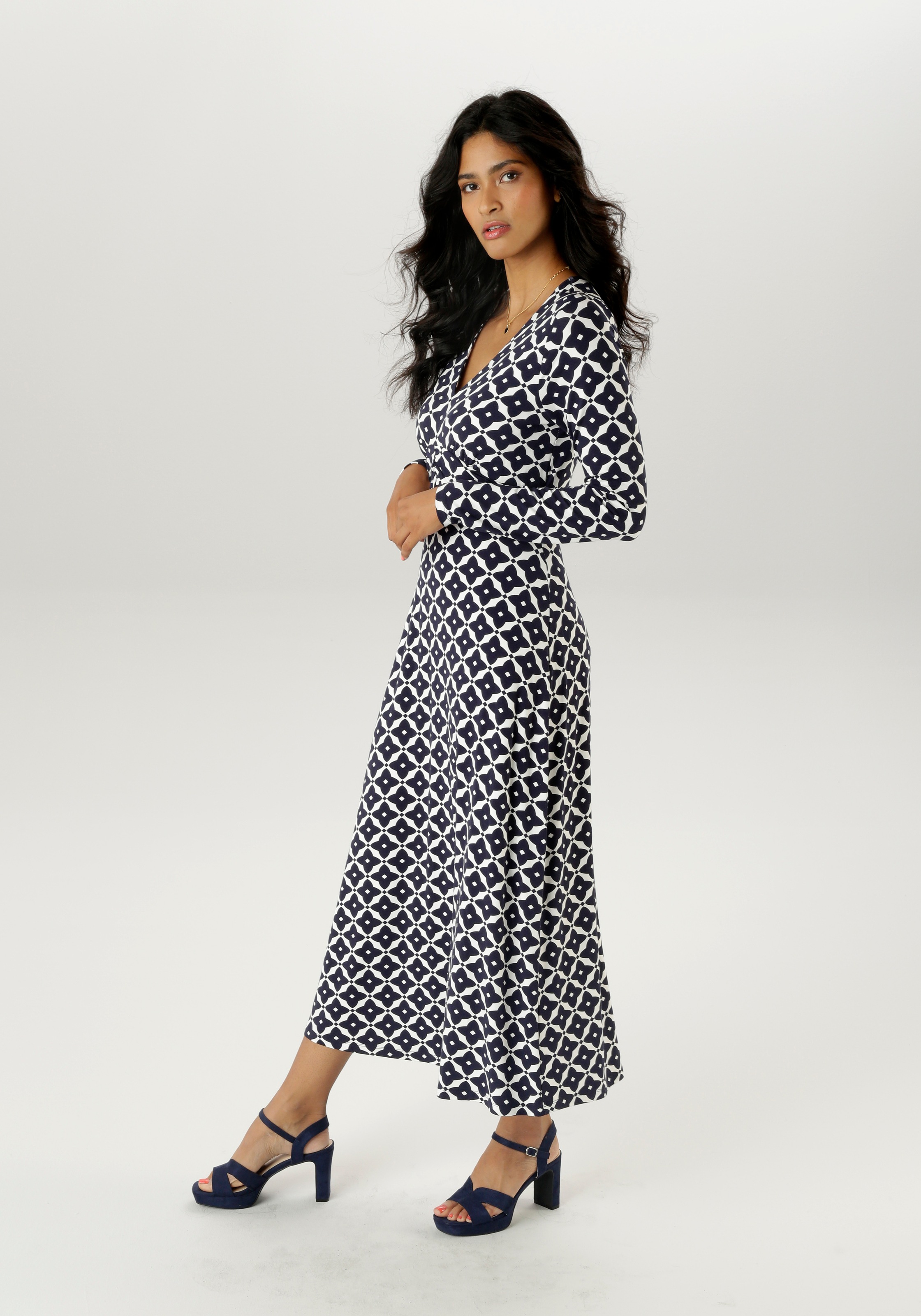 Aniston SELECTED Midikleid, mit eleganten, grafischen Druckverlauf günstig online kaufen