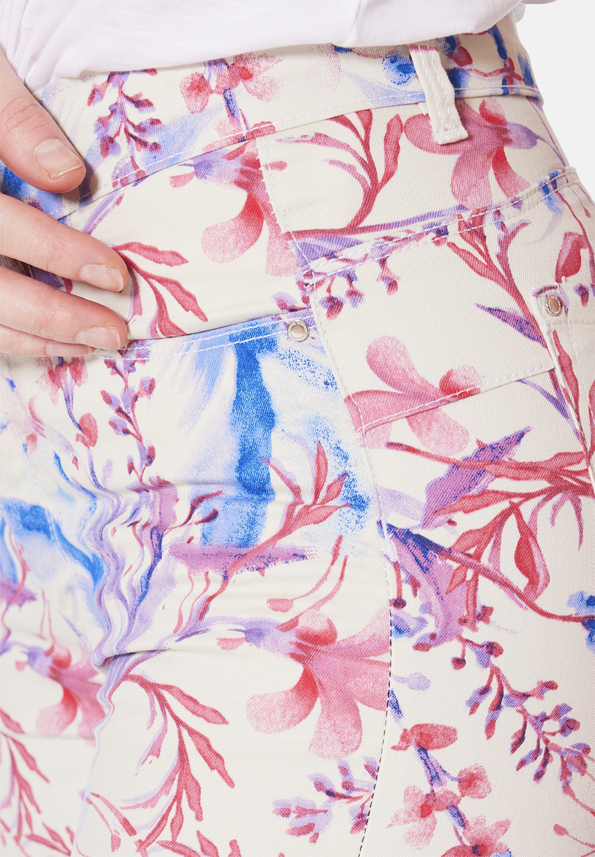 7/8-Hose STOOKER WOMEN "Print Capri Skinny Fit Jeans", Damen, Gr. 46, Kurz, bunt (brilliant flowers), angeraute Sweatware, 73% Baumwolle, 25% Polyester, 2% Elasthan, extraeng 7/8-Länge, Hosen 7/8-Hose, Skinny Fit Capri Pants Wash Magic Shape Effekt für Da 2