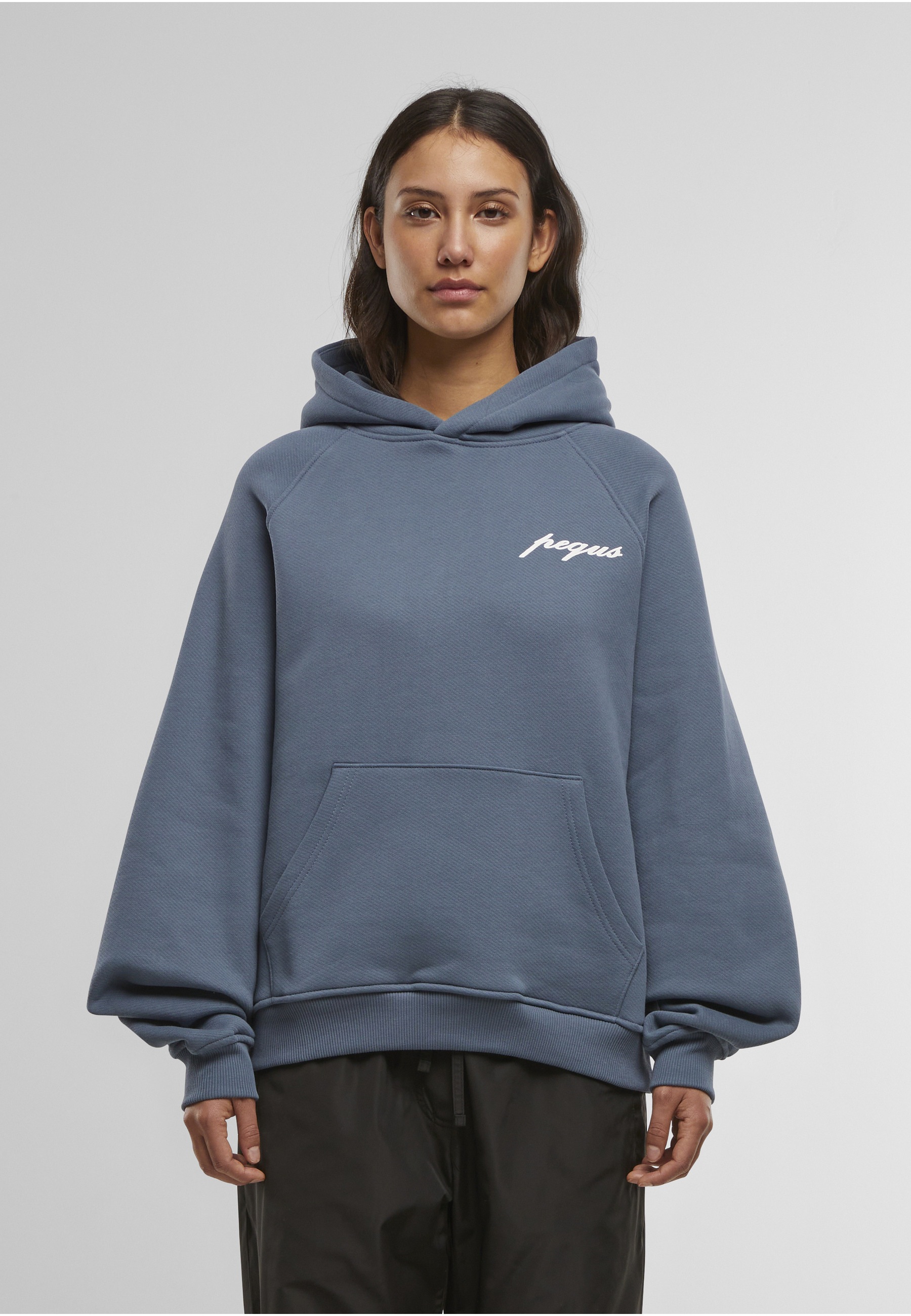 PEQUS Kapuzensweatshirt »PEQUS PEQUS Chest Logo Hoodie«, 1 Stk.
