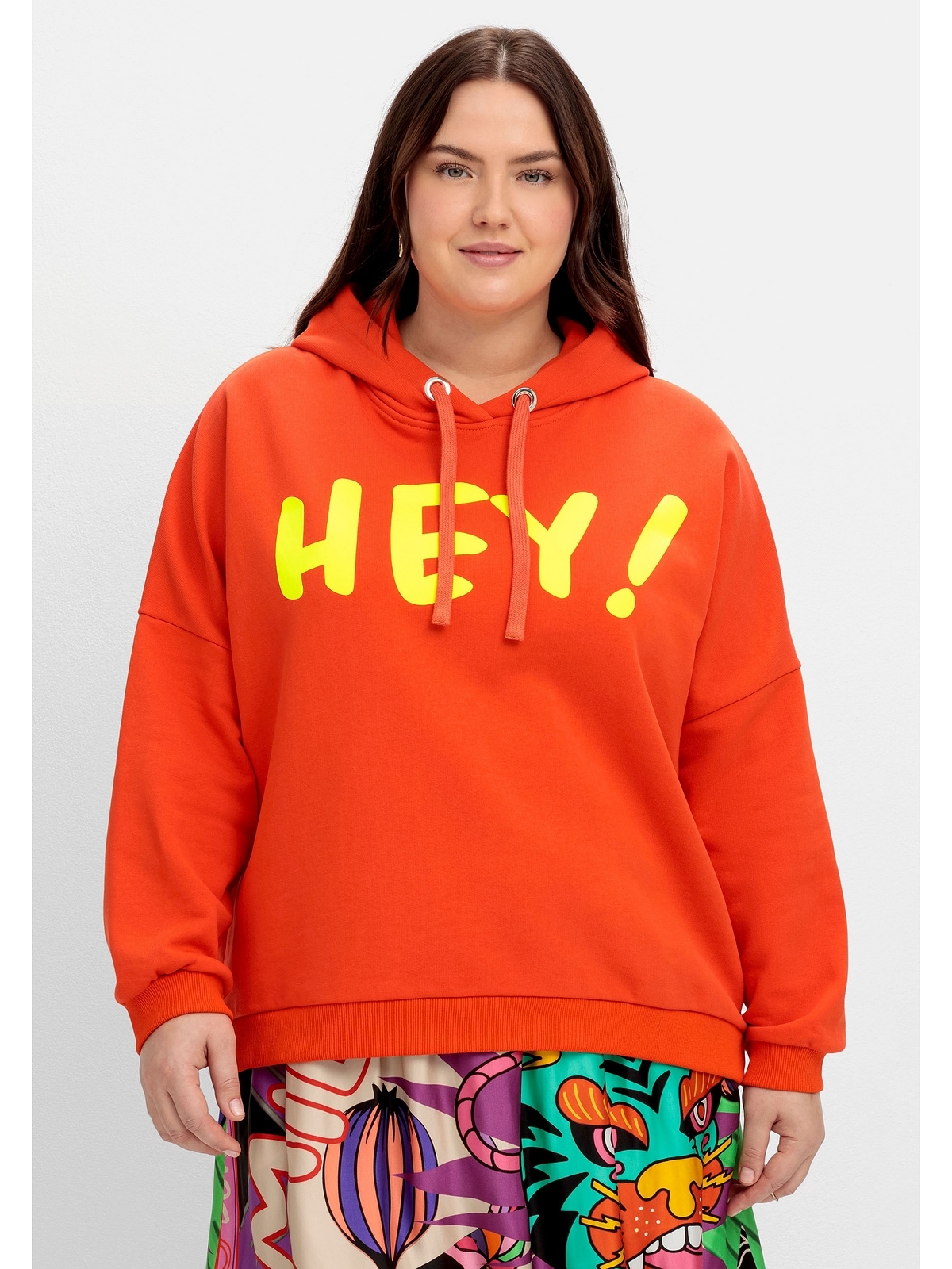 Sheego Kapuzensweatshirt BAUR | kaufen Neon-Frontdruck Größen«, mit »Große