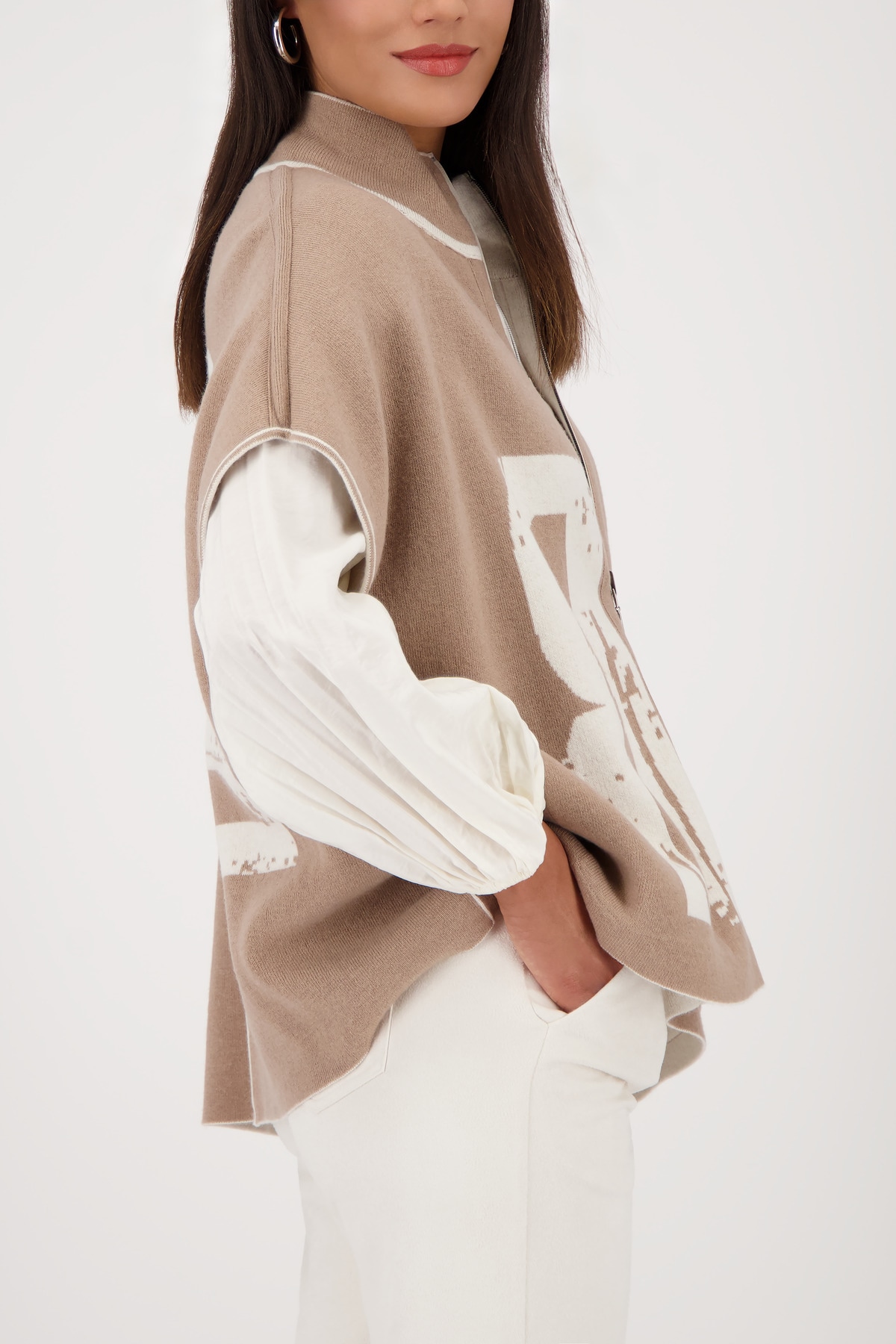 Monari Strickcape »Jacke Strickcape Schrift«, Oversize fit mit Rundhalsausschnitt mit Stehkragen