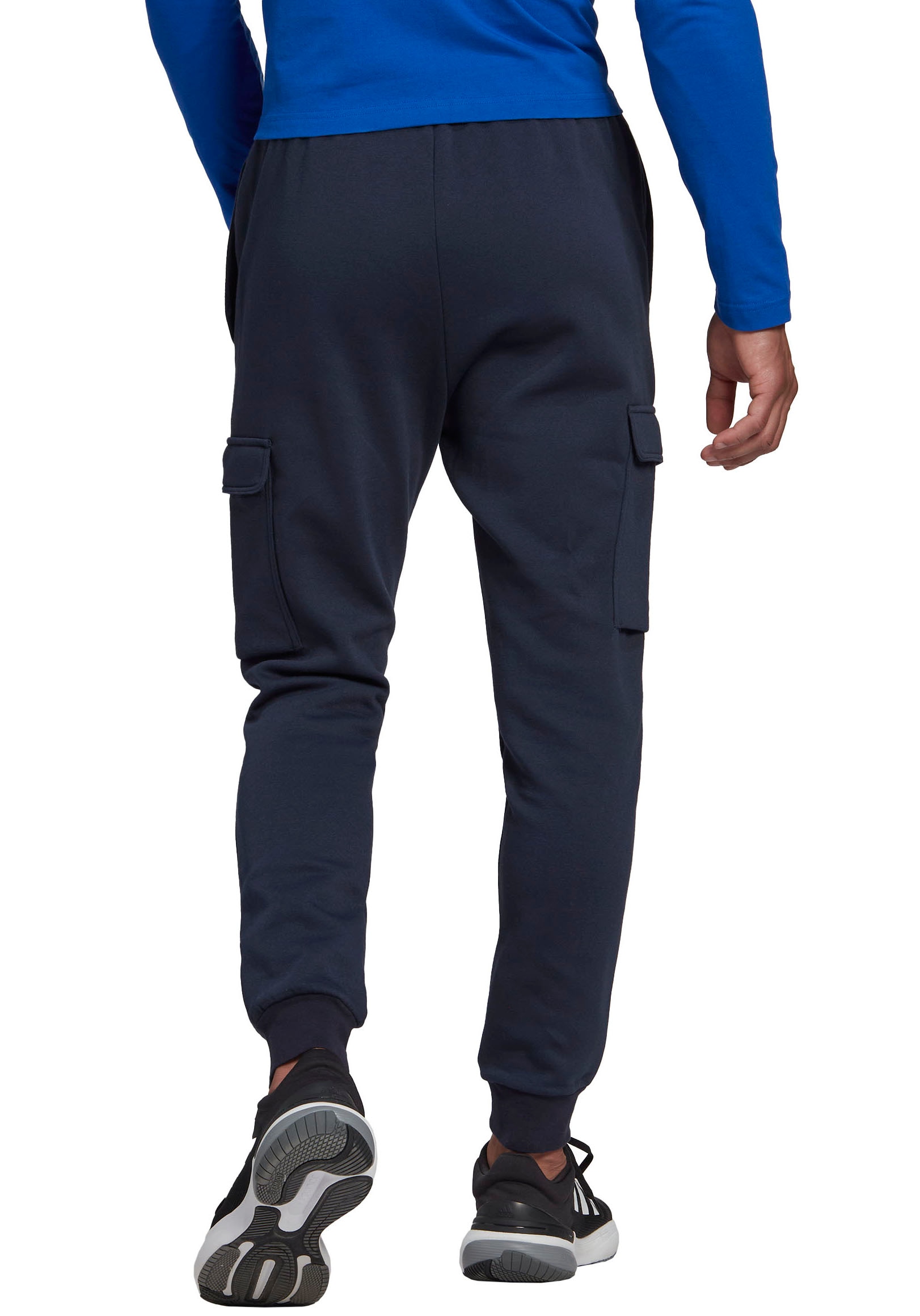 adidas Sportswear Sporthose »ESSENTIALS FLEECE REGULAR TAPERED CARGOHOSE«, (1 tlg.)