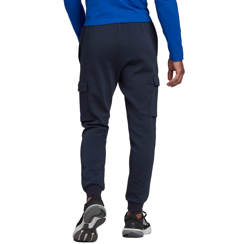 adidas Sportswear Sporthose »ESSENTIALS FLEECE REGULAR TAPERED CARGOHOSE«, (1 tlg.)