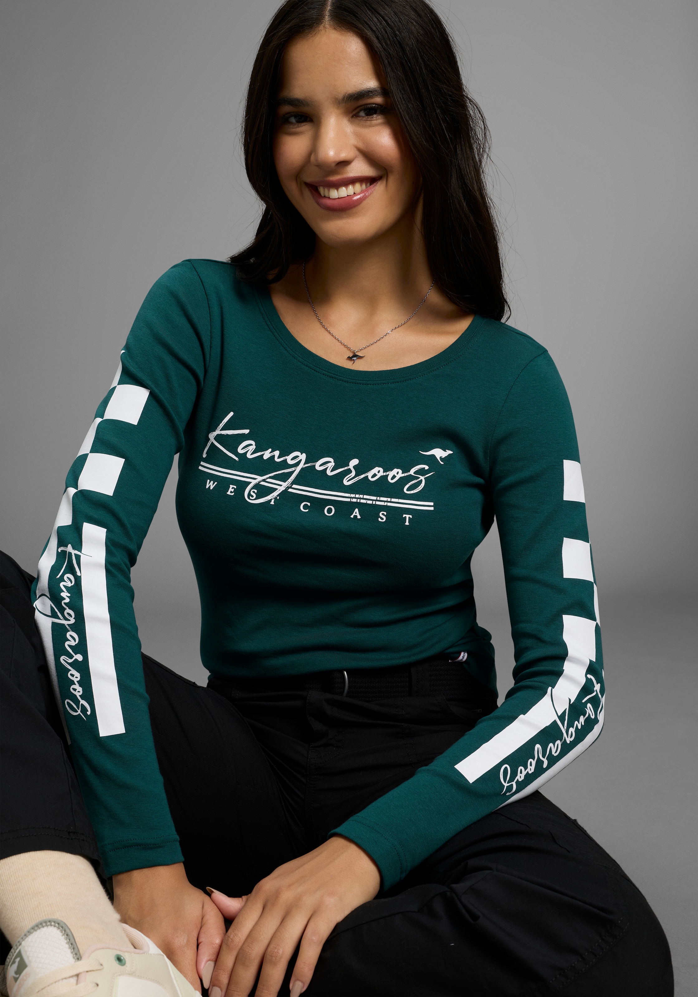 KangaROOS Langarmshirt mit Rundhalsausschnitt, hüftbedeckende Länge, Langarm-Design