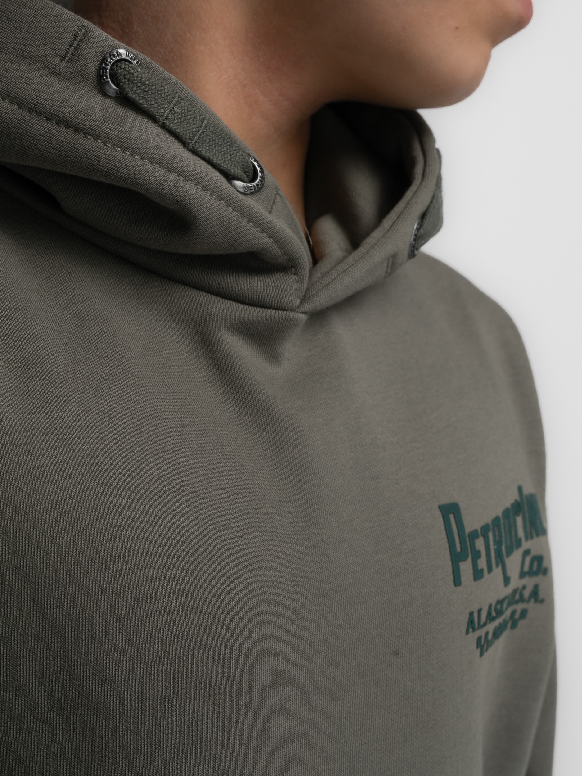 Petrol Industries Hoodie, mit Print auf der Brust