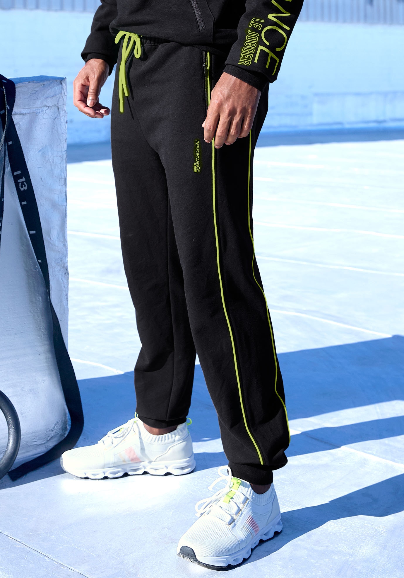 Le Jogger Performance Sporthose mit praktischen Reißverschlusstaschen und K günstig online kaufen