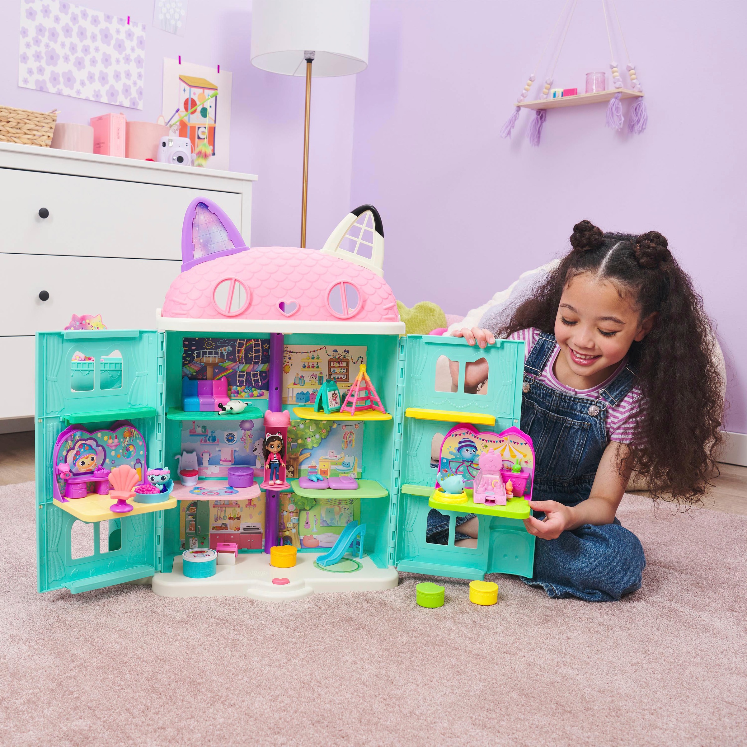 Spin Master Spielwelt »Gabby's Dollhouse – Deluxe Room - Carnival (Cat Adventure)«