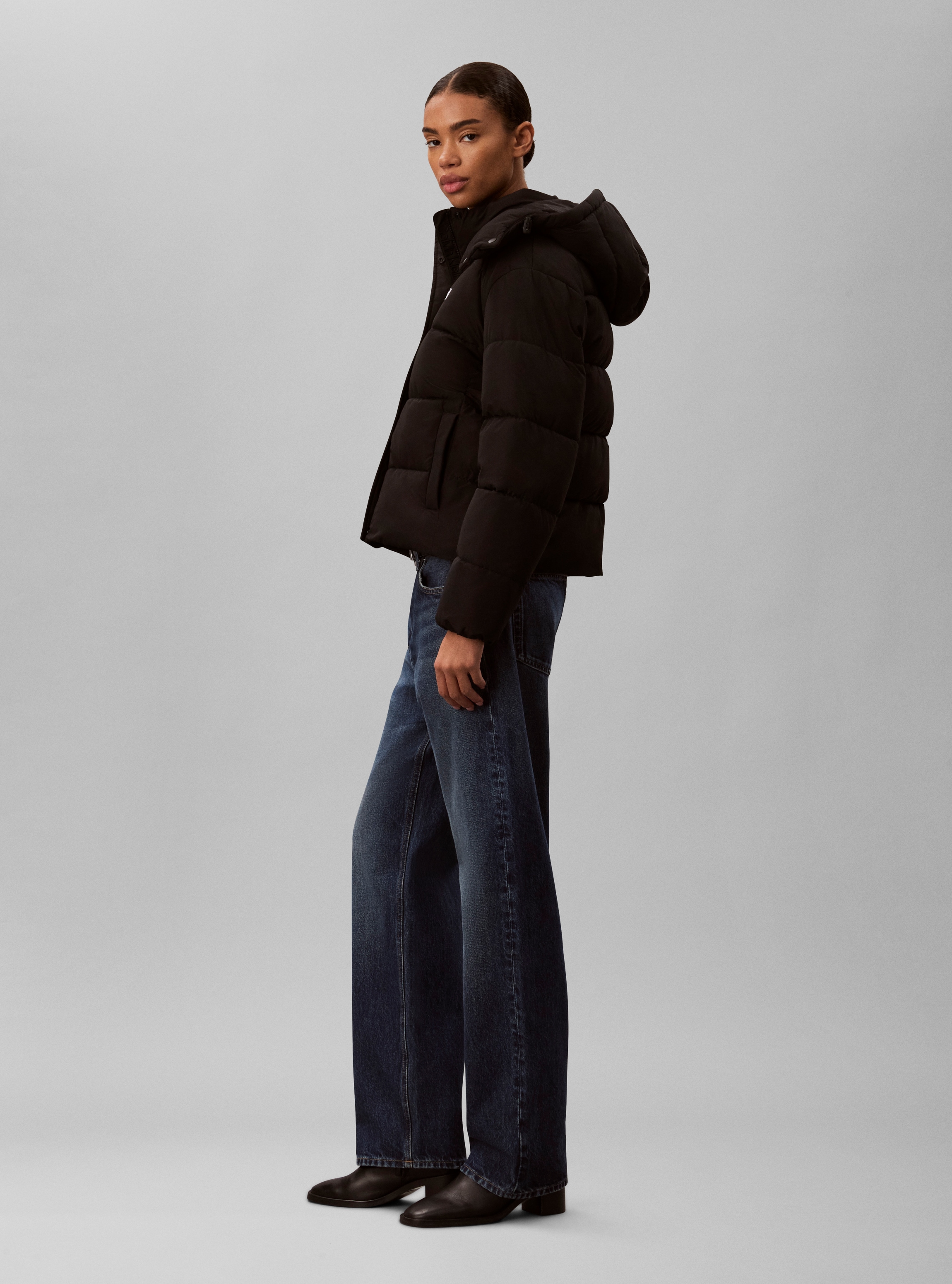 Calvin Klein Jeans Steppjacke mit Kapuze abnehmbare Kapuze, kurze Form, verdeckter Reißverschluss