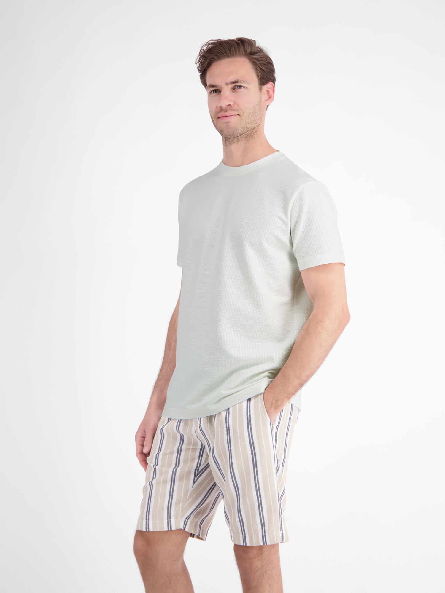 LERROS T-Shirt »T-Shirt in softer Seersucker-Qualität mit bequemem O-Neck«
