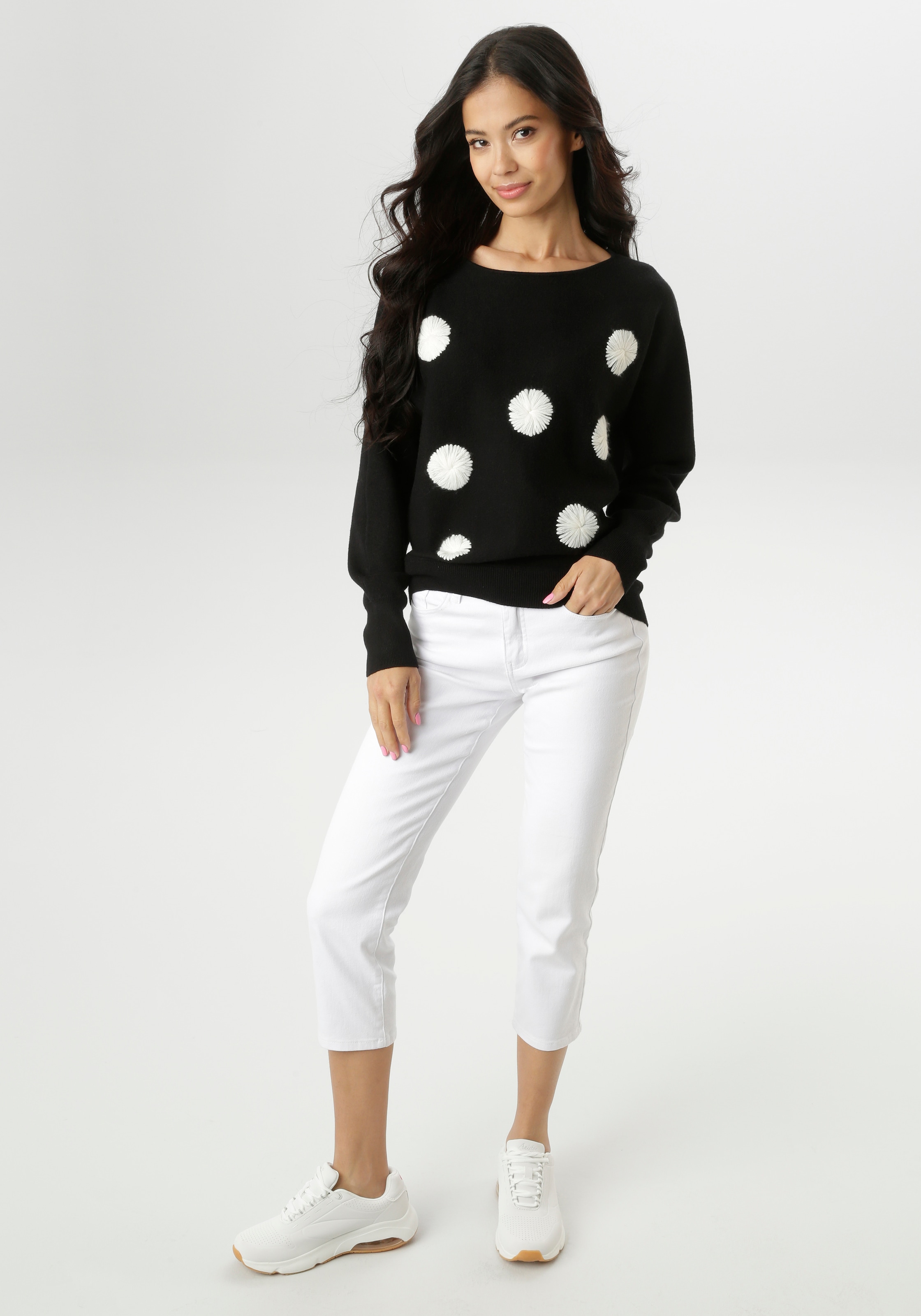 Aniston SELECTED Strickpullover, mit extravaganten, aufgestickten Punkten vorne - NEUE KOLLEKTION