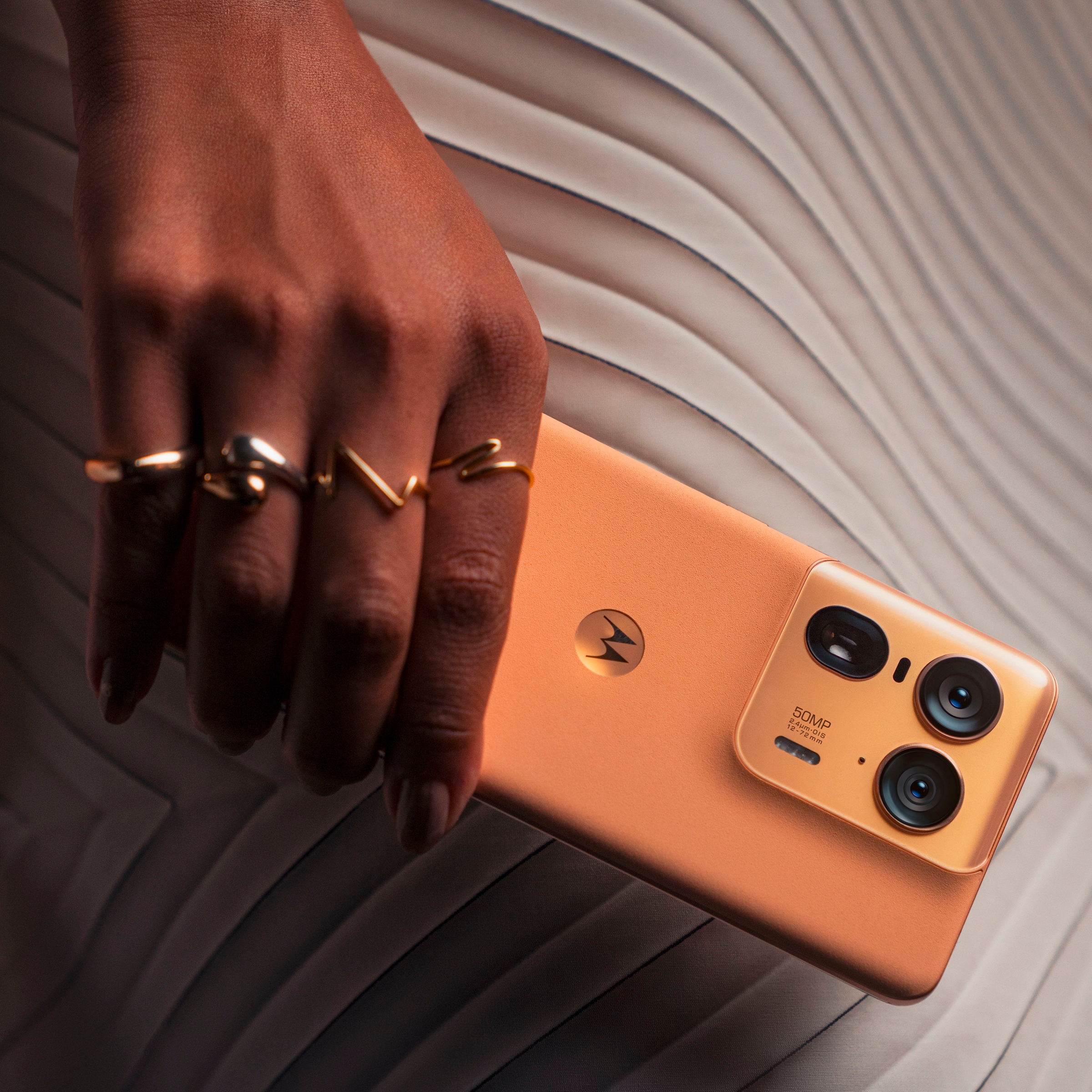 Motorola Smartphone »edge50 ultra«, peach fuzz