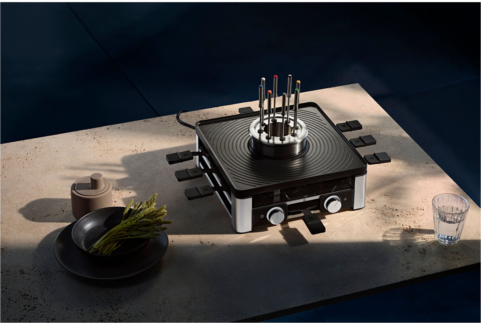 WMF Raclette »Lumero Gourmet Station 3-in-1, Raclette, Fondue und Indoor-Grill«, 8 St. Raclettepfännchen, 1800 W, spülmaschinengeeignete Pfännchen/Platte, Spritzschutz, LED-Beleuchtung