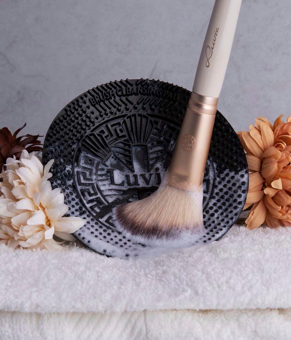 Luvia Cosmetics Kosmetikpinsel-Set »Brush Cleansing Pad - Black«, Design für wassersparende Reinigung; passt bequem in jede Hand.