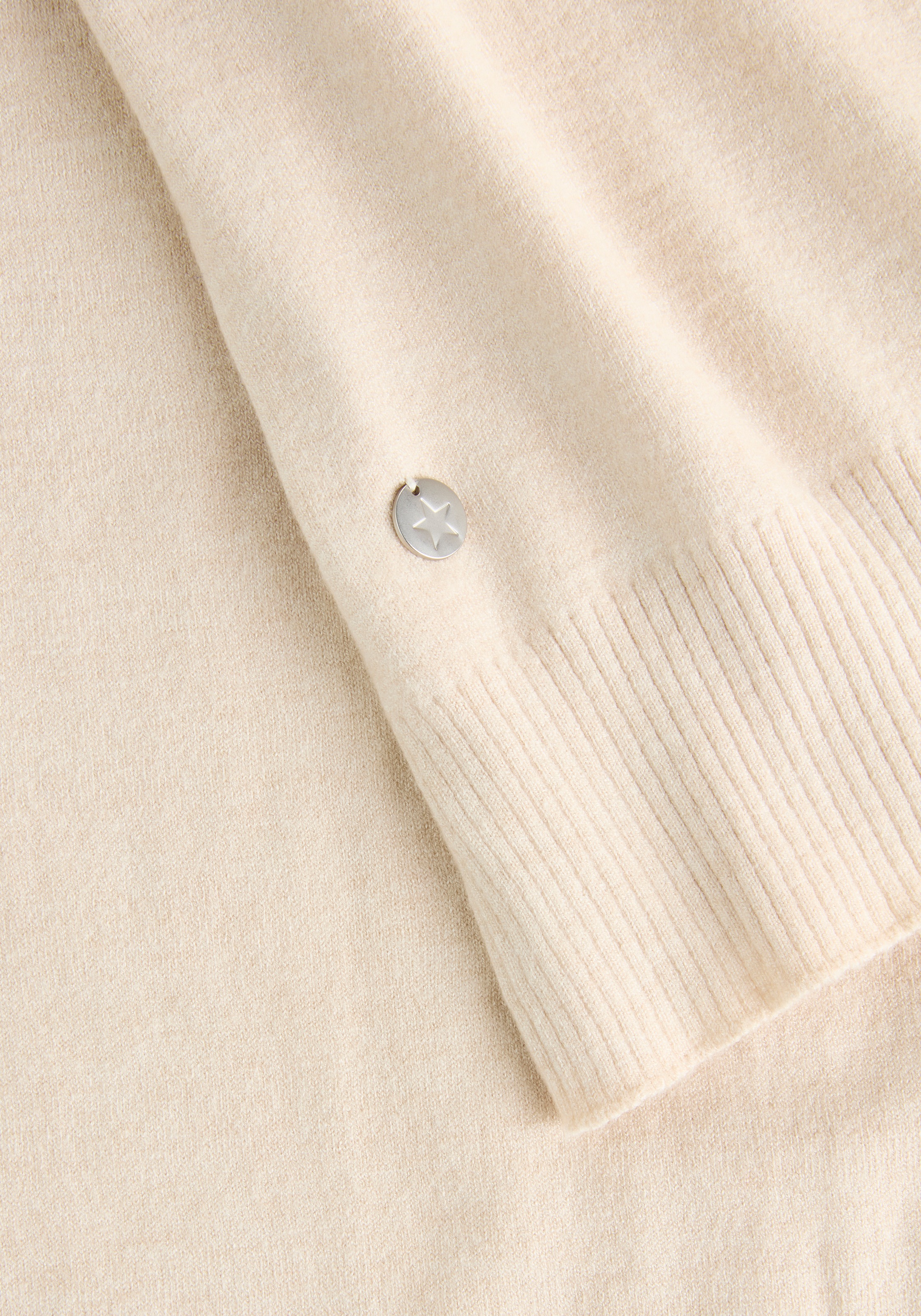 Thumbnail - Laura Scott Strickschal, in Maxi-Größe mit modischen Rippenabschlüssen - NEW