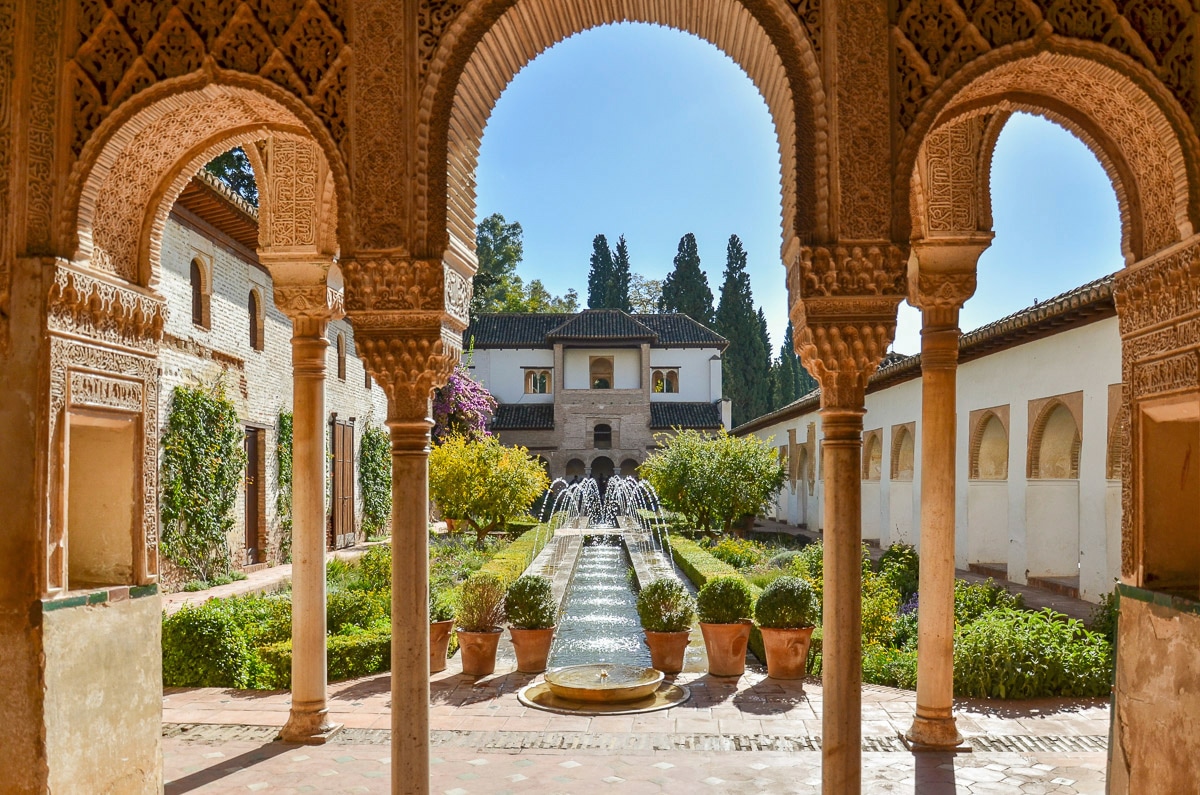 Papermoon Fototapete "Generalife Garten"