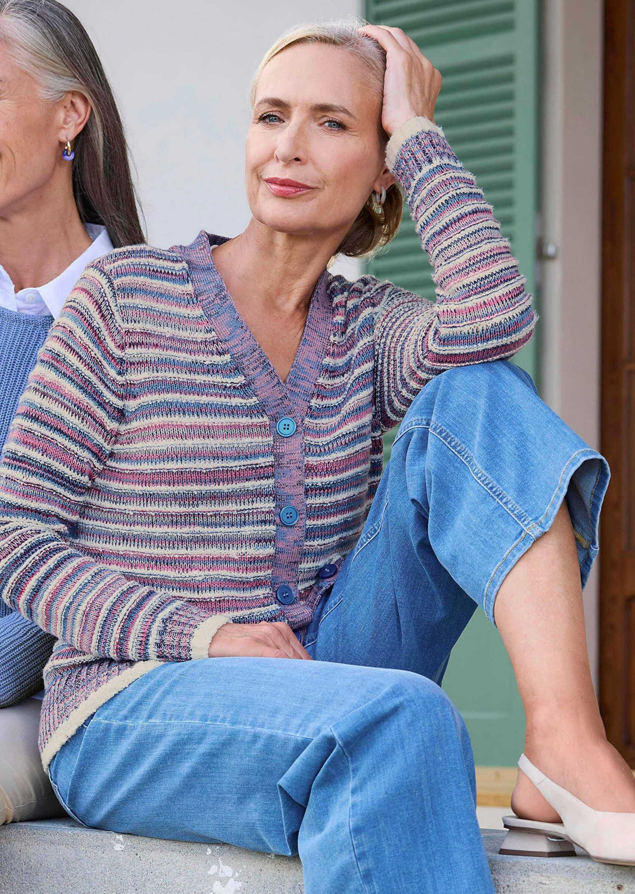 GOLDNER Strickjacke »Kurzgröße Langarm Jacke Damen mit Grafikmuster und V-Ausschnitt«