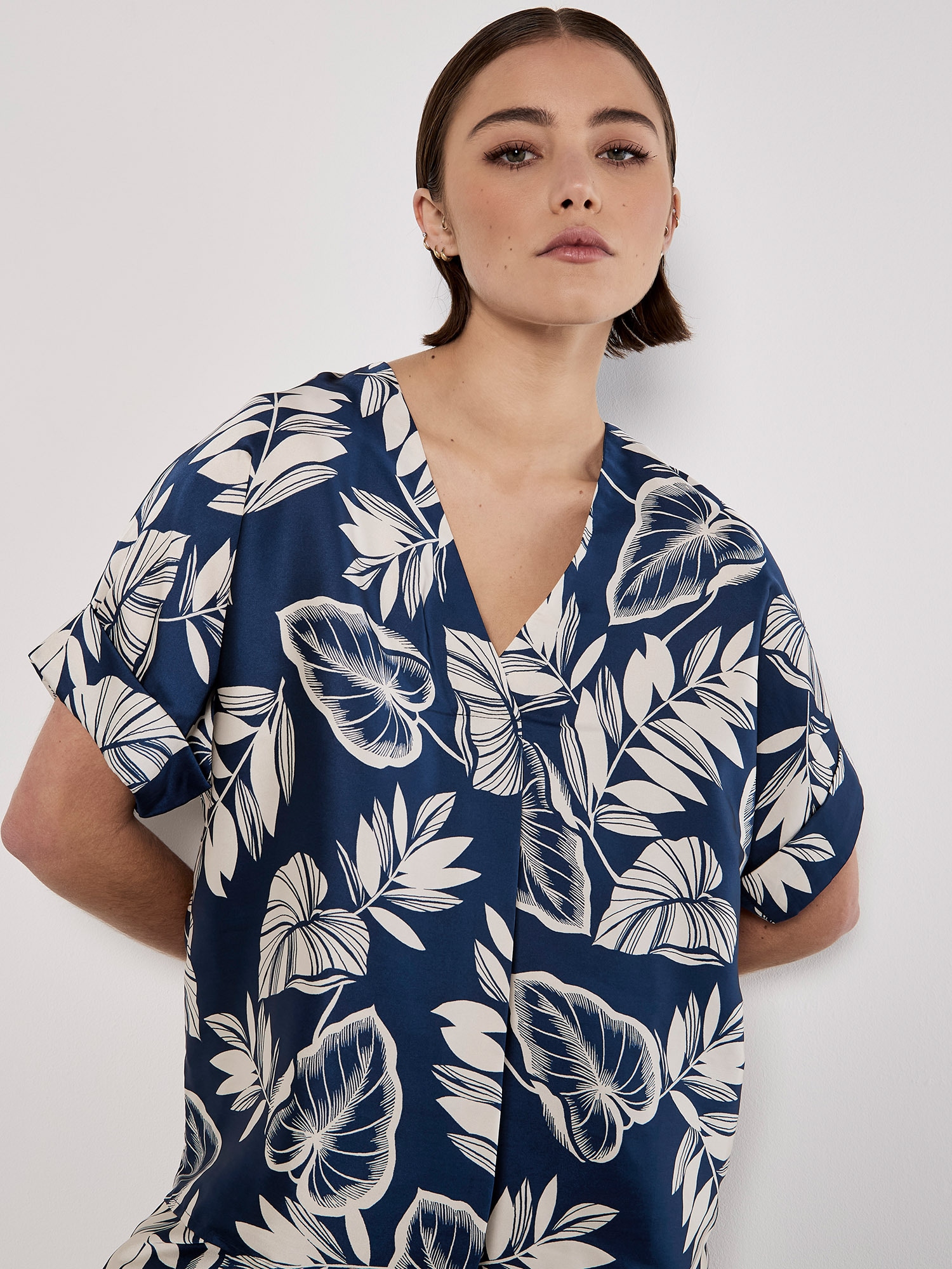 Apricot Shirtbluse "Palm Leaf Shirt" mit V-Ausschnitt