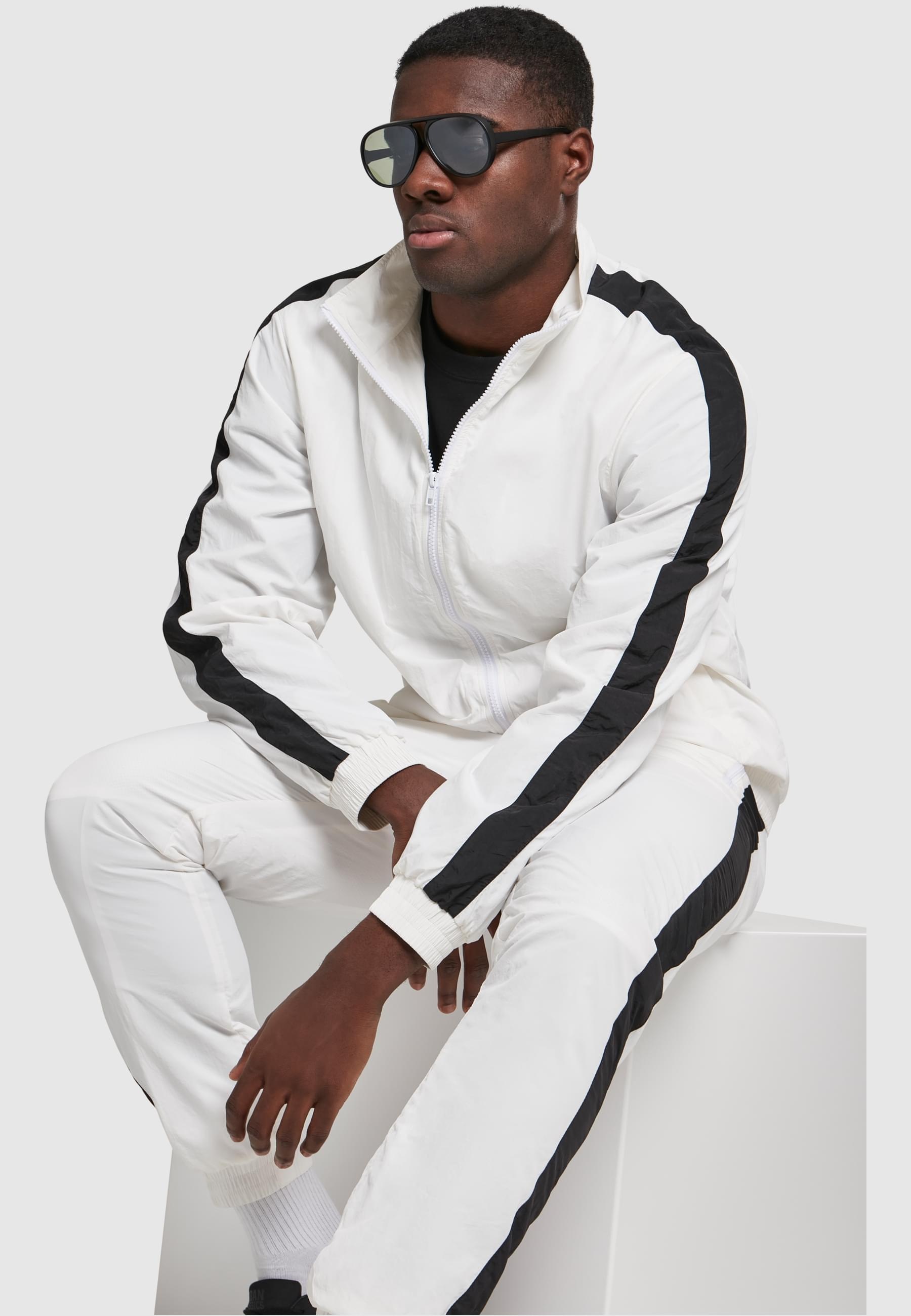 URBAN CLASSICS Allwetterjacke »Urban Classics Herren Striped Sleeve Crinkle Track Jacket«, (1 St.), ohne Kapuze