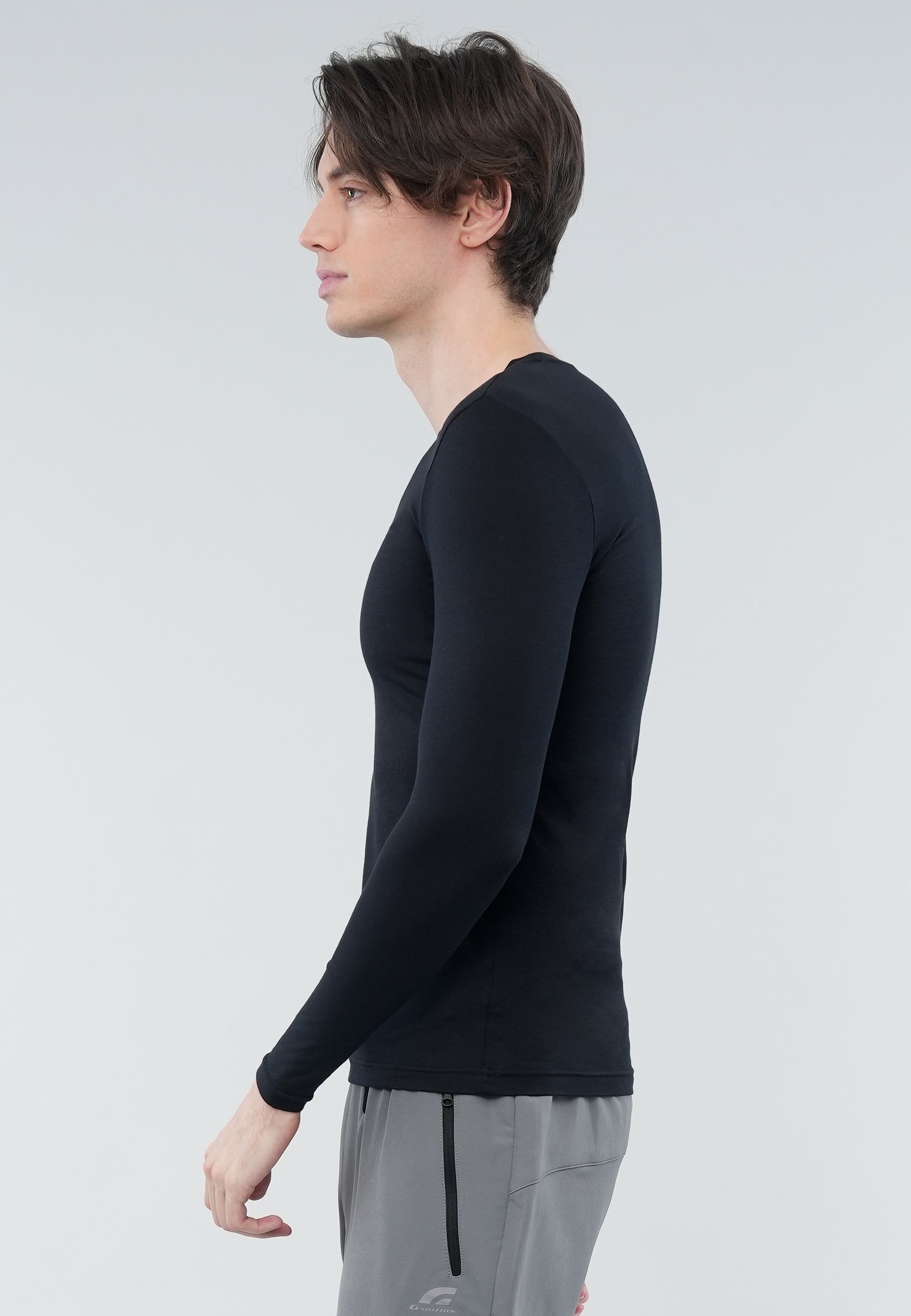 GIORDANO Funktionsshirt »G Warmer«, bestellen BAUR atmungsaktivem | ▷ mit Material