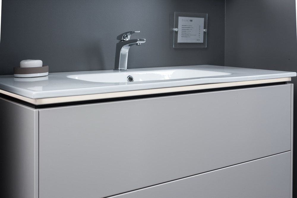 welltime Waschtisch »D-Line«, Badmöbel mit Keramik Waschbecken, Soft-Close-Funktion, Breite 101 cm
