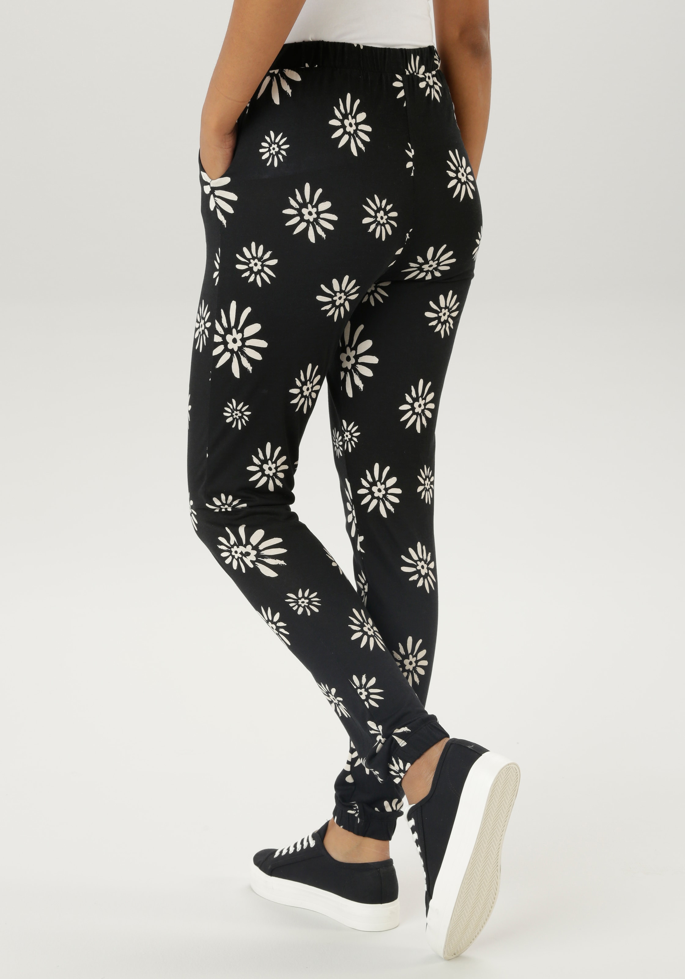 Aniston SELECTED Schlupfhose, mit trendigen Blütenprint allover - NEUE KOLLEKTION