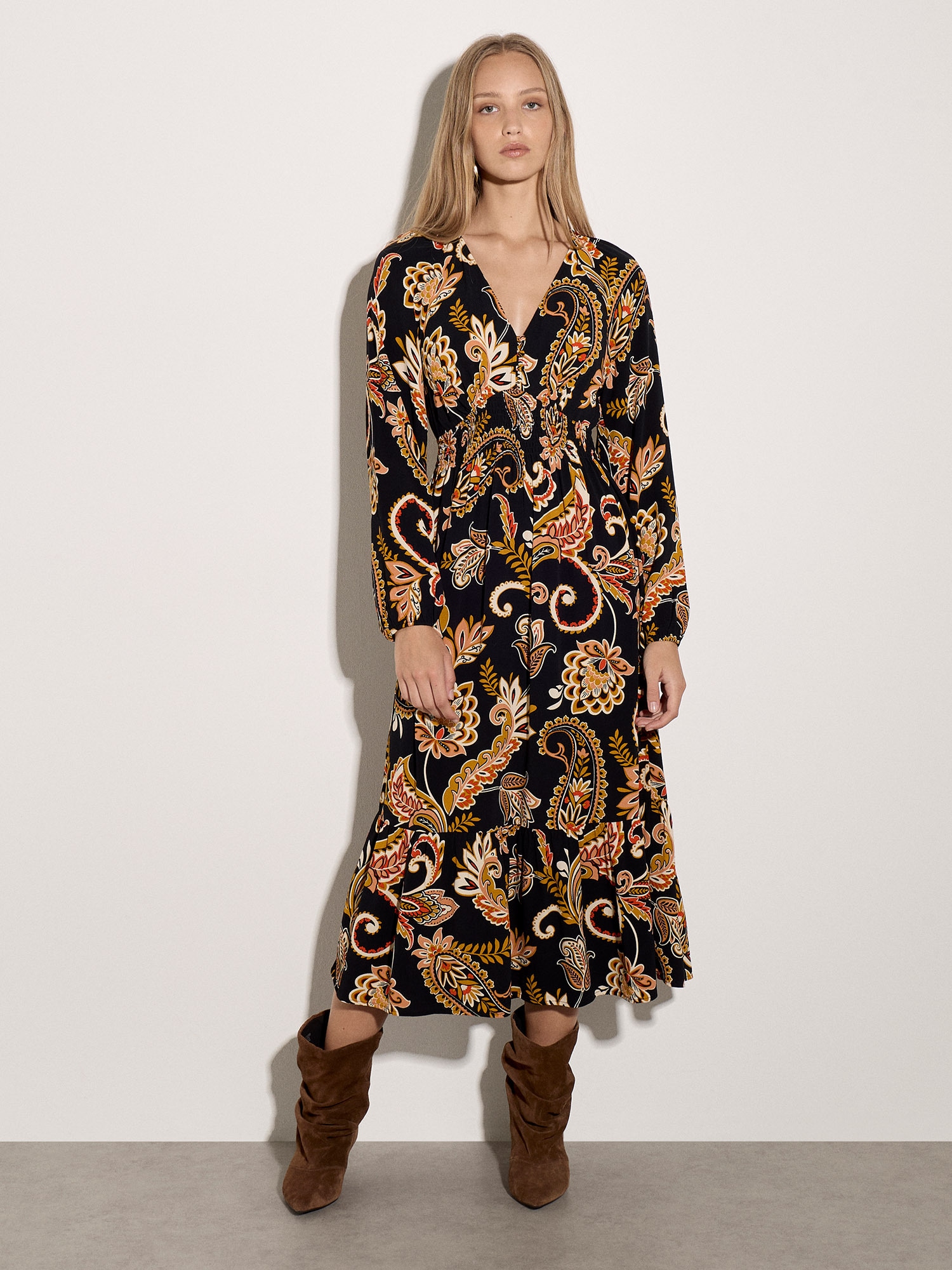 Apricot Midikleid "Wadenlanges Kleid mit Blumen" mit Smokdetails