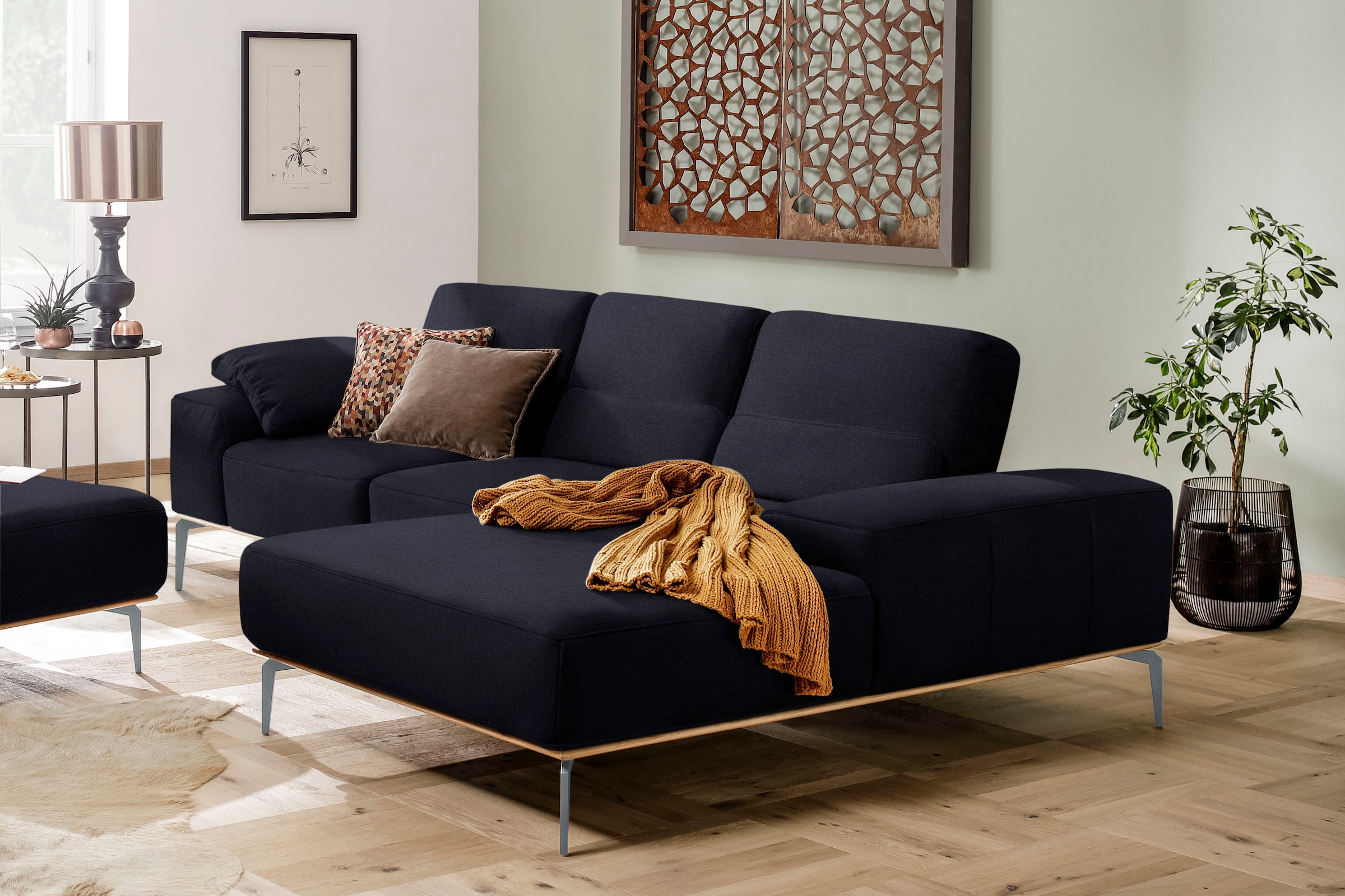 Ecksofa »run«, mit elegantem Holzsockel, Füße in Silber matt, Breite 279 cm