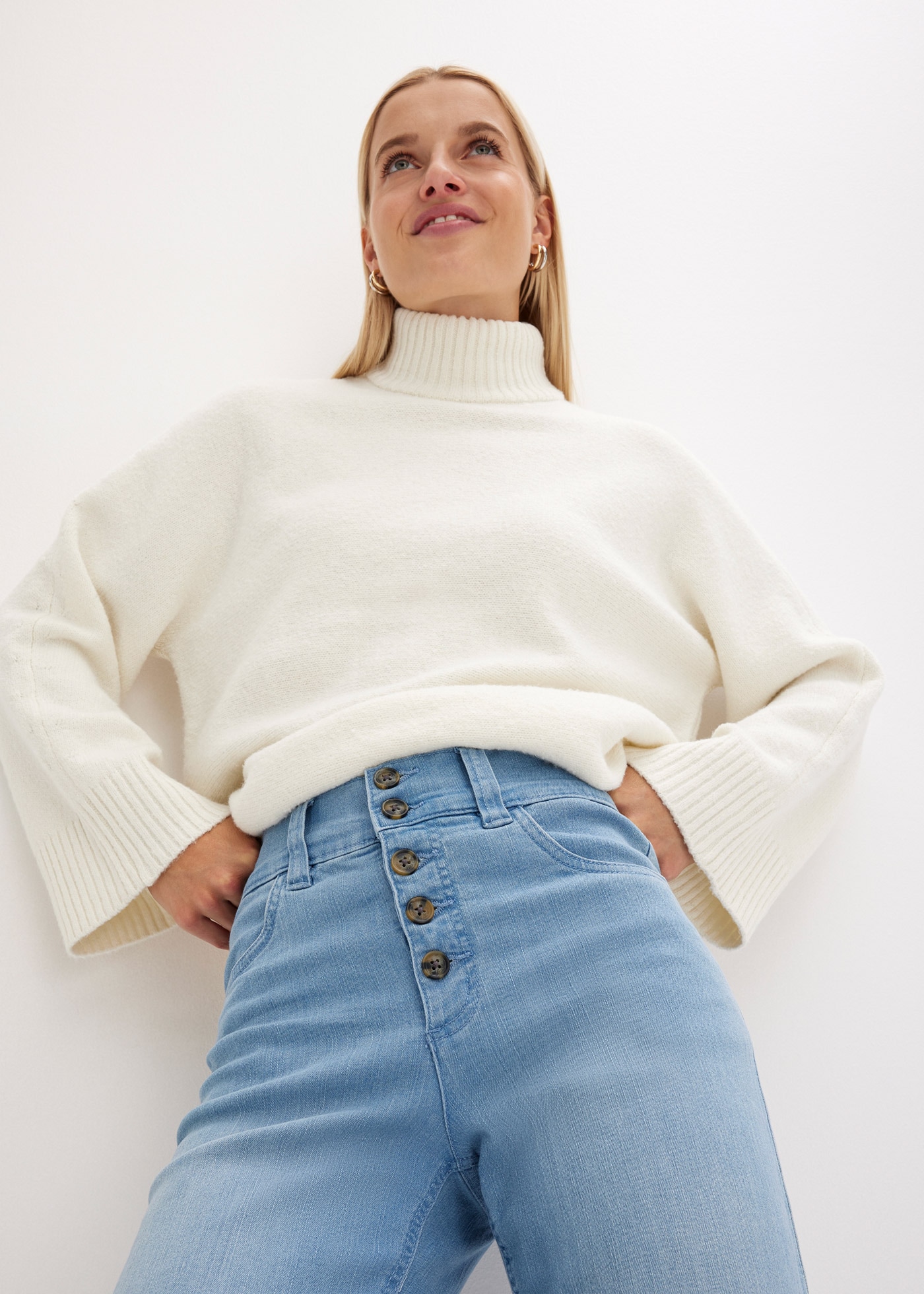 bonprix Straight-Jeans »Straight-Jeans High Waist, Stretch« mit Taschen und Knopfleiste vorn