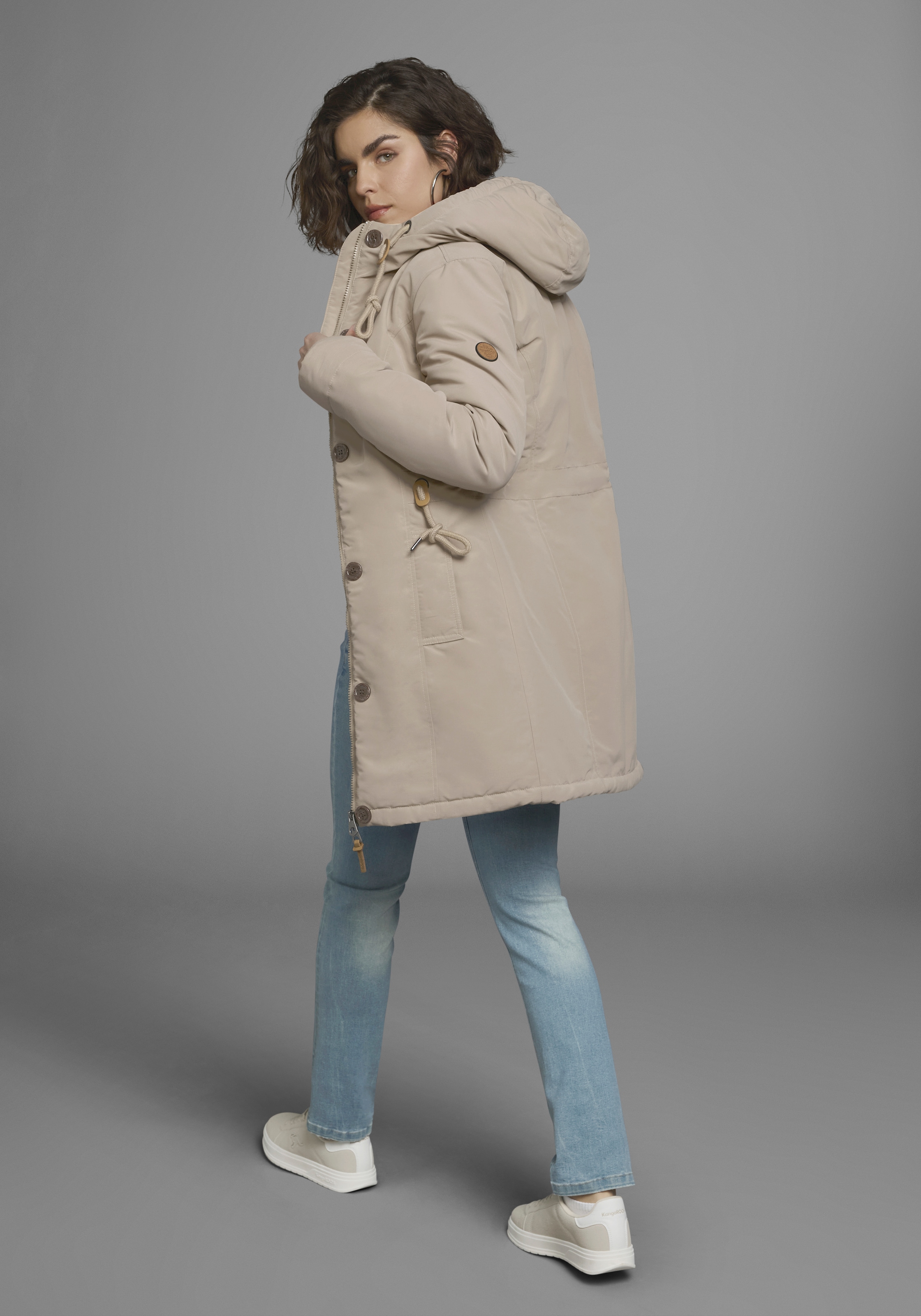 KangaROOS Winterjacke, mit Kapuze, für die kalte Jahreszeit, aus leichtem Webstoff, modisch