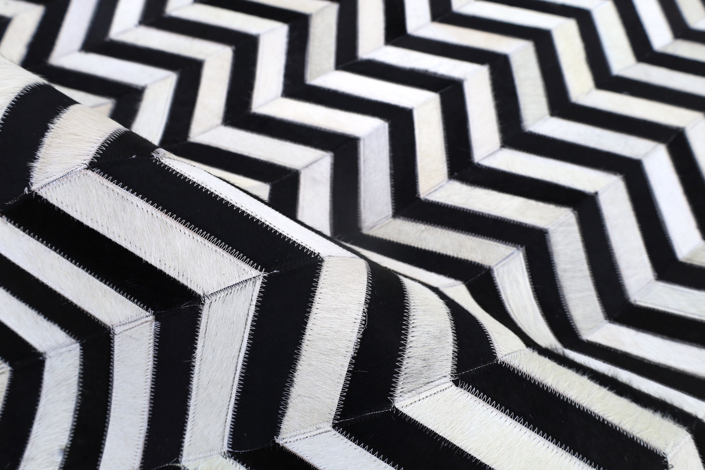 Myflair Möbel & Accessoires Fellteppich »ZEBRA EDGE, echtes Rinderfell« rechteckig 10 mm Höhe handgenäht, Naturprodukt, Zickzack Muster, natürliche Struktur