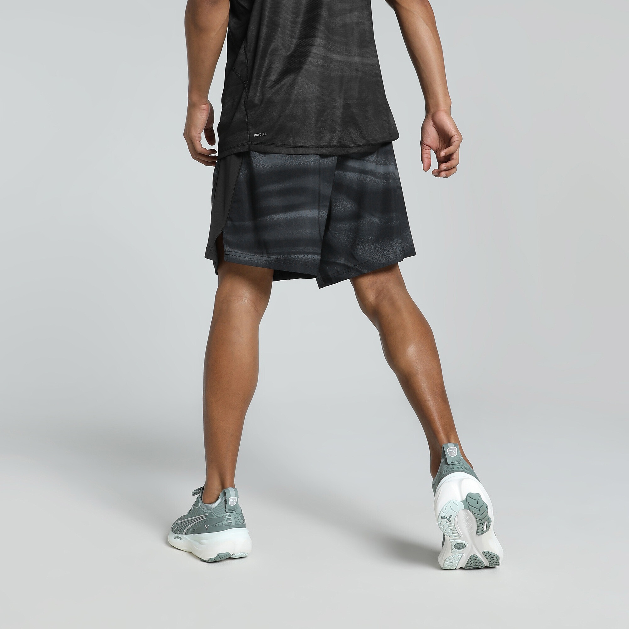 PUMA Laufshorts »VELOCITY 7" Laufshorts mit Allover-Print Herren«