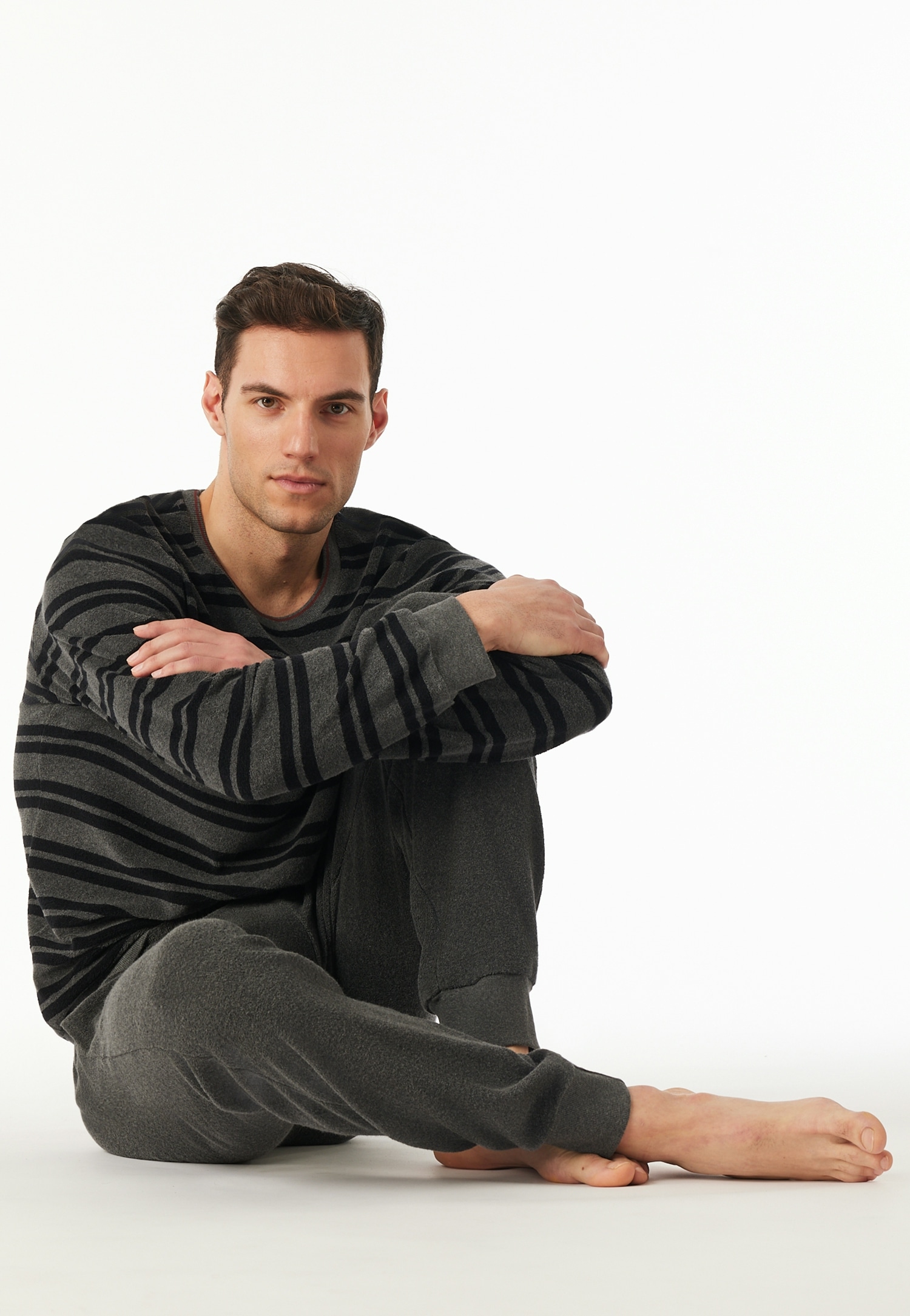 Schiesser Schlafanzug »Casual Nightwear« 2 tlg. Rundhalsausschnitt, Bindeband, wärmend, Frottee, Langarm