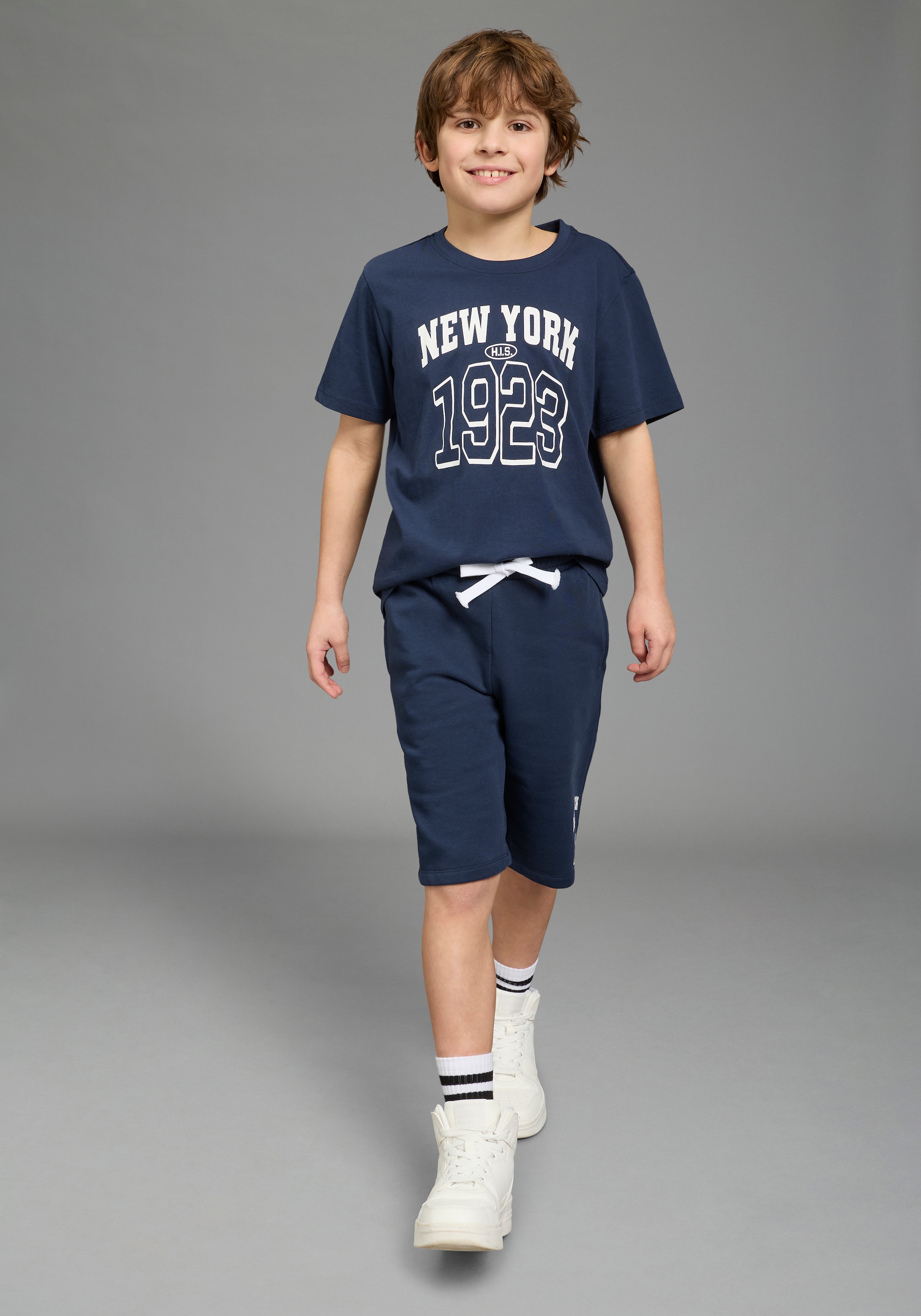 H.I.S Shirt & Hose »2tlg Set T-Shirt+Sweatbermudas« Set, 2, 2 tlg. verschiedene Größen, bedrucktes Design, aus Baumwollmischung