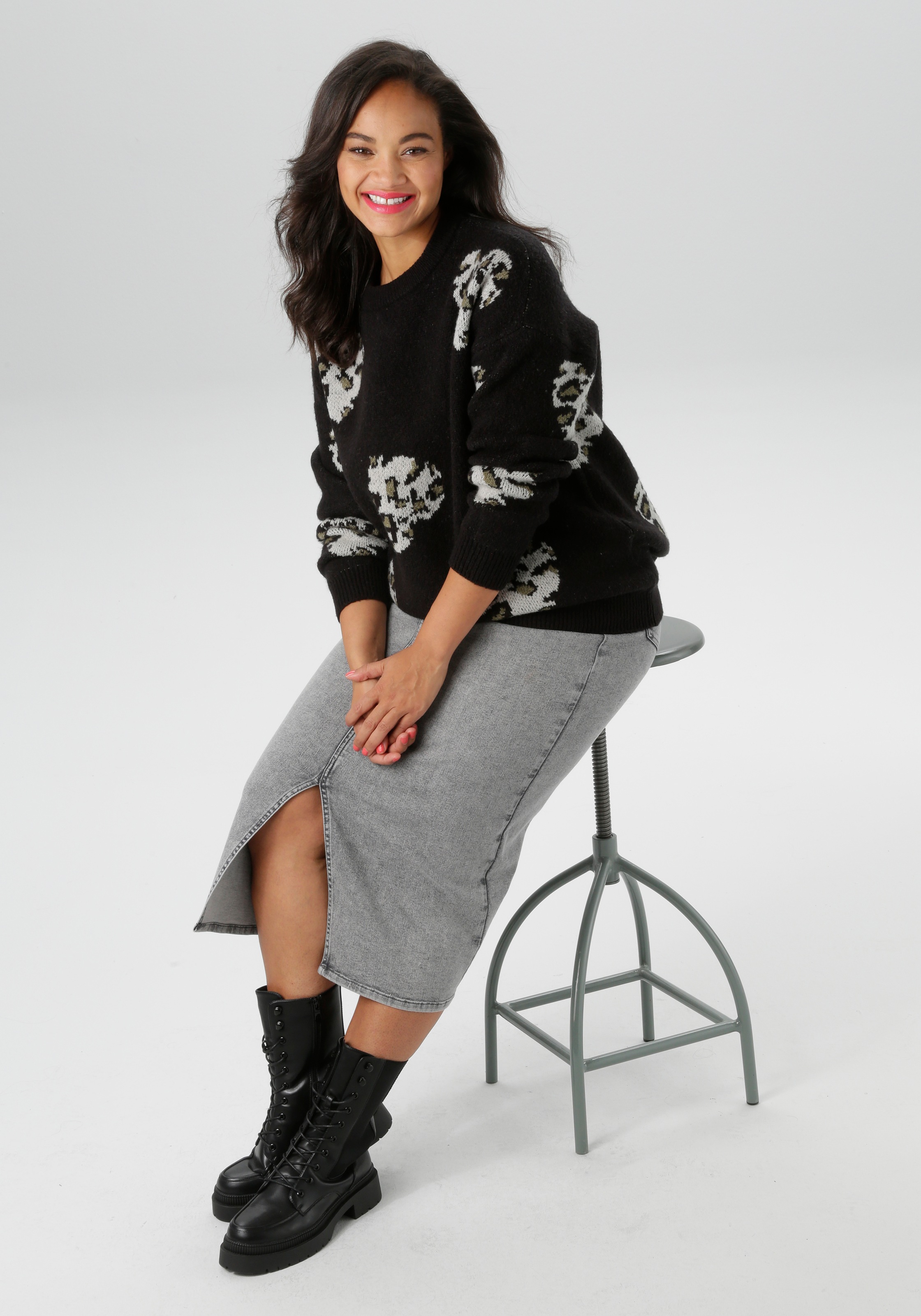 Aniston PLUS Strickpullover, mit eingestrickten Herzchen in Animalprint