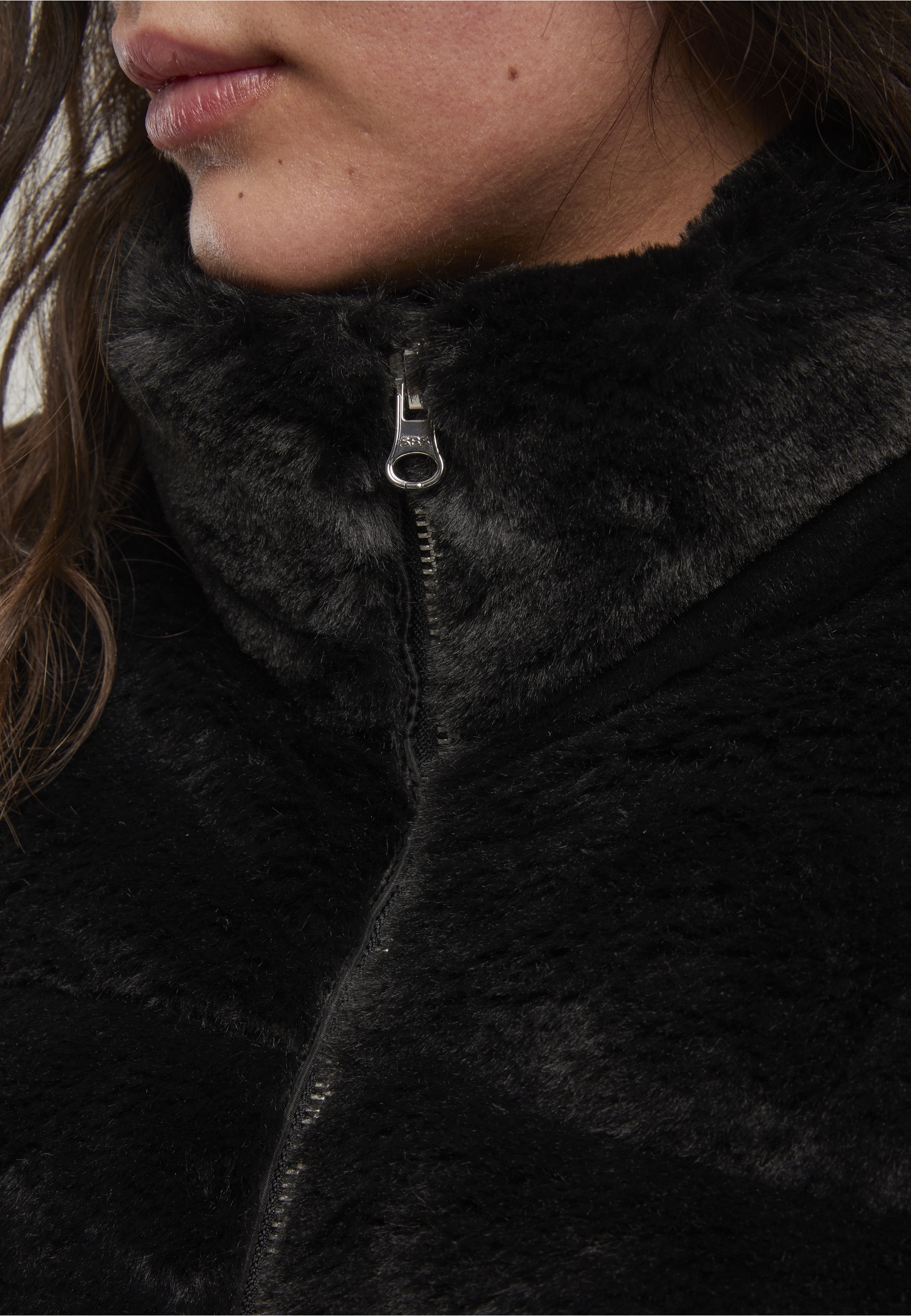 URBAN CLASSICS Winterjacke »Urban Classics Ladies Short Faux Fur Puffer Jacket« 1 Stk. tlg. ohne Kapuze