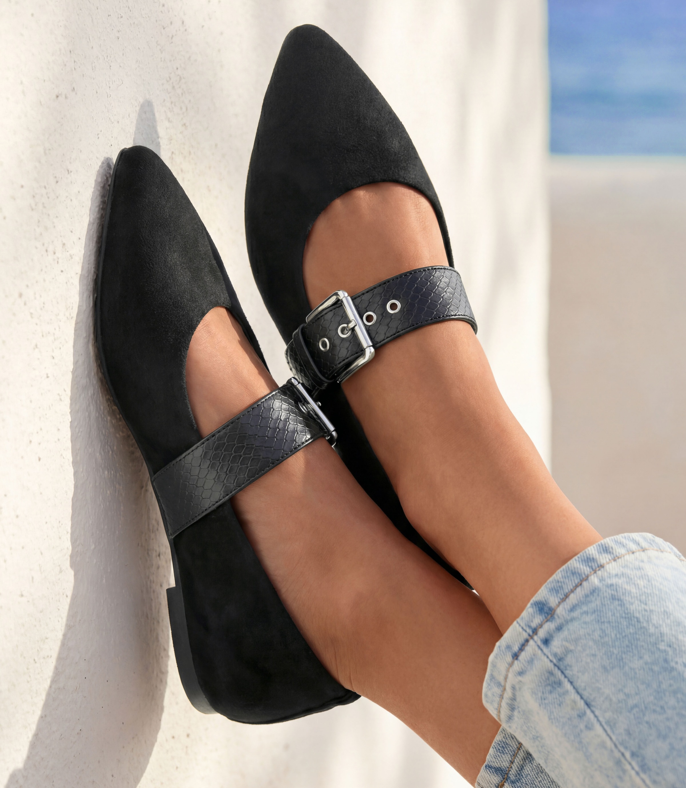 French Connection Mary-Jane-Schuhe »Spangenschuh, Flacher Halbschuh, Riemchenballerina, Schlupfschuh«  mit feiner Velours-Optik, spitzer Zehenkappe und silberner Schnalle