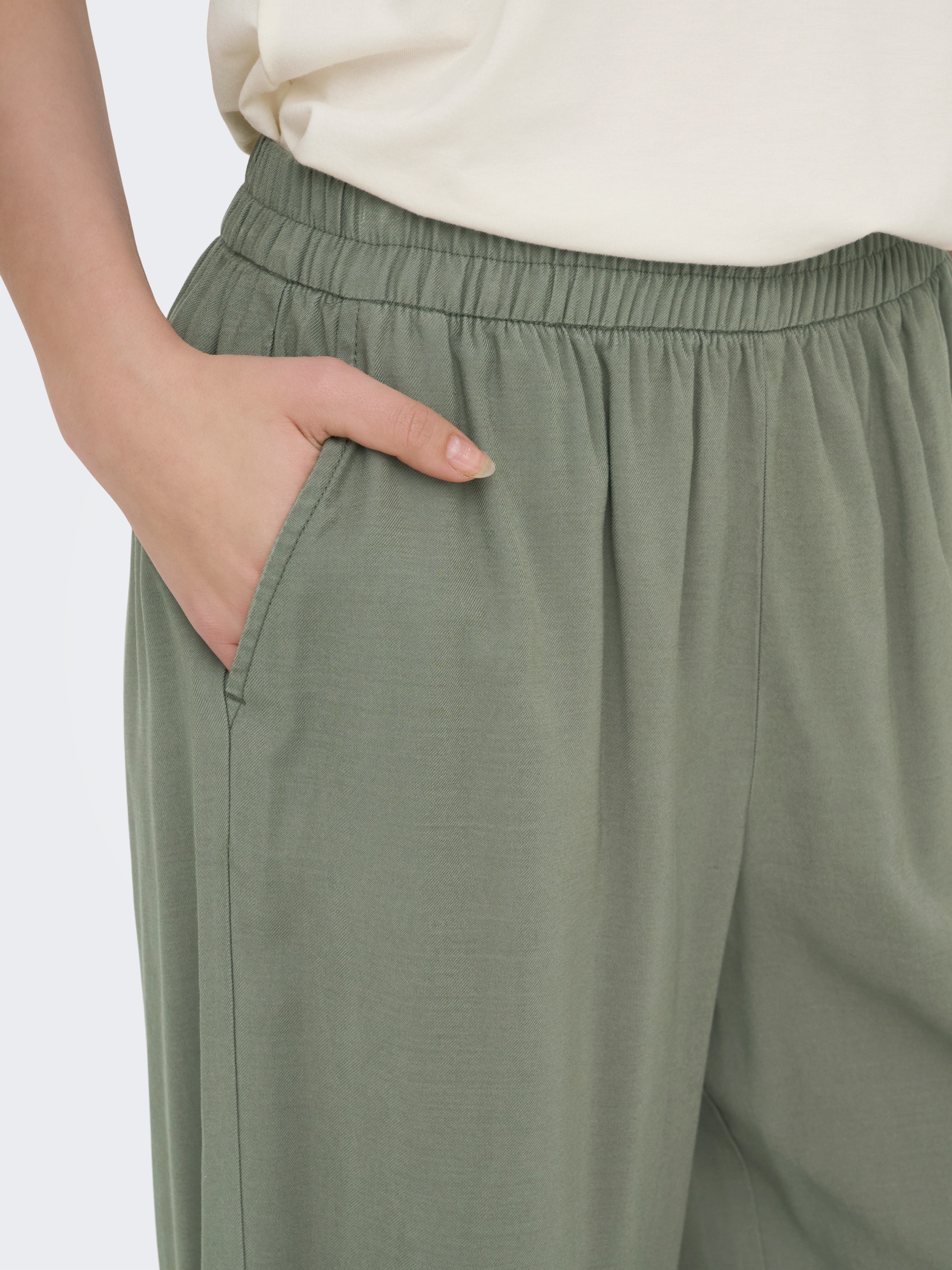 ONLY Schlupfhose "ONLARIS LIFE HW PULL-UP PANT WVN NOOS" mit bequemen Gummi günstig online kaufen