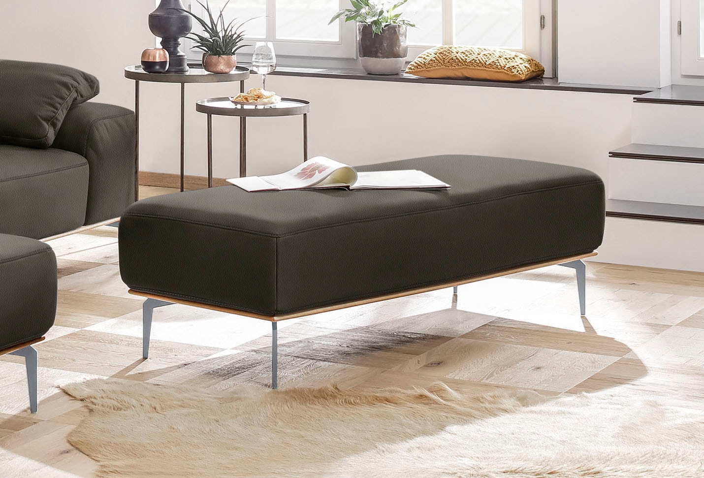 W.SCHILLIG Polsterhocker "run" mit elegantem Holzsockel, Füße in Silber matt, Breite 150 cm