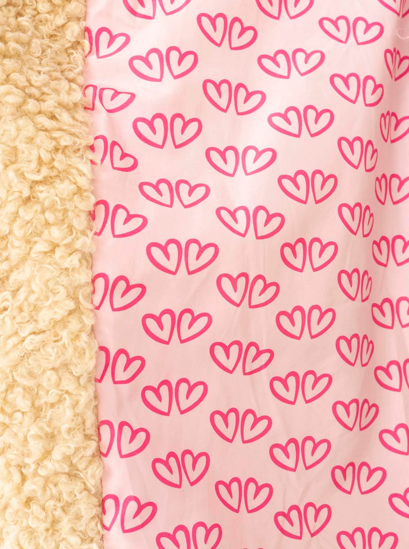 Zwillingsherz Fellimitatmantel »„Happiness & Love“« kuscheliges It-Piece, Innenfutter mit Herzmuster, 2 Knöpfe
