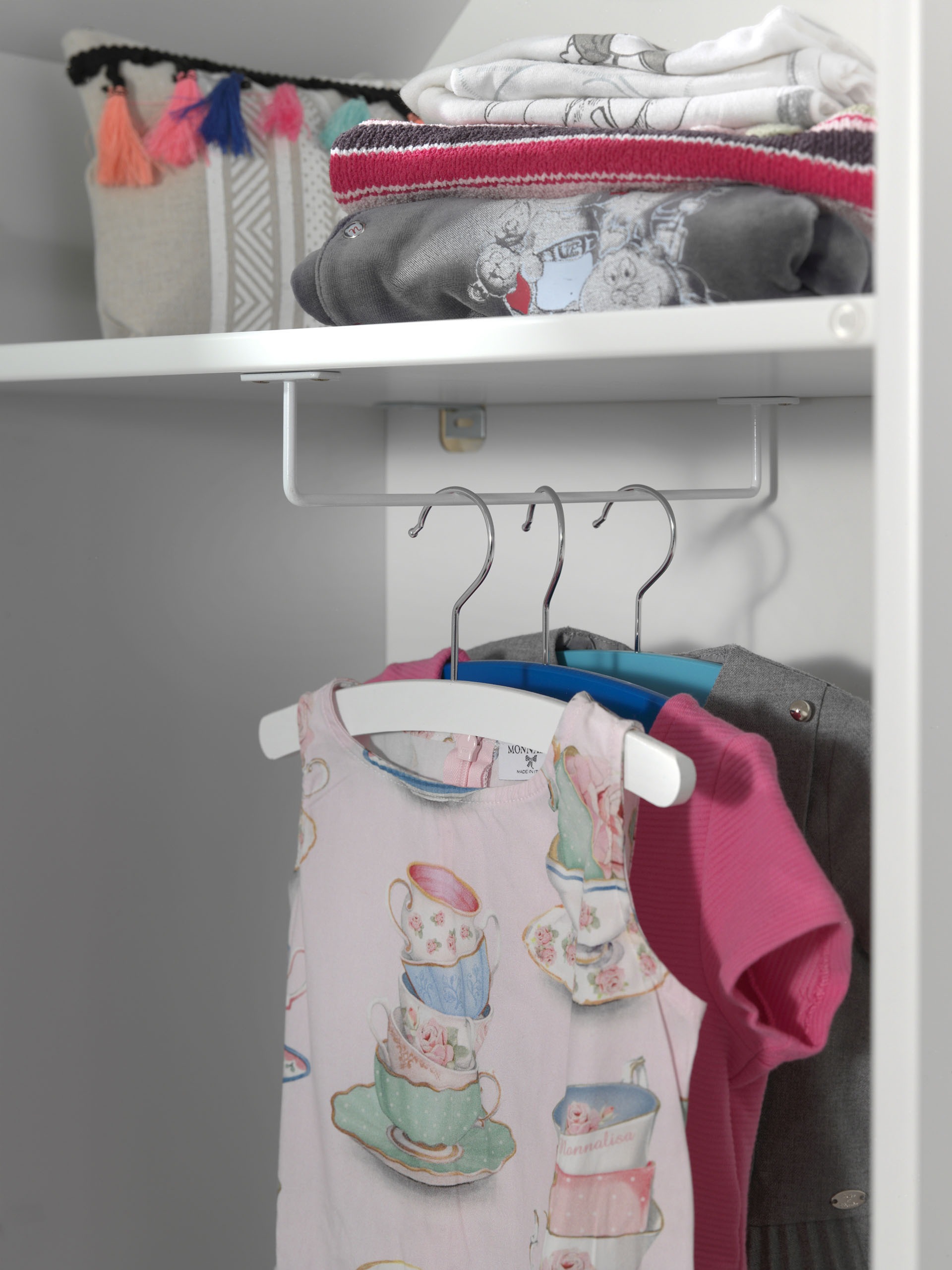 Vipack Kleiderschrank »Set Casami Bruges in trendigem Design, 2 Kleiderschränke« Schranktüren in verschiedenen Farbkombinationen und Fensteranordnungen, 2 Stk. tlg. variable Anordnung, Kleiderschränke mit Böden und Kleiderstange