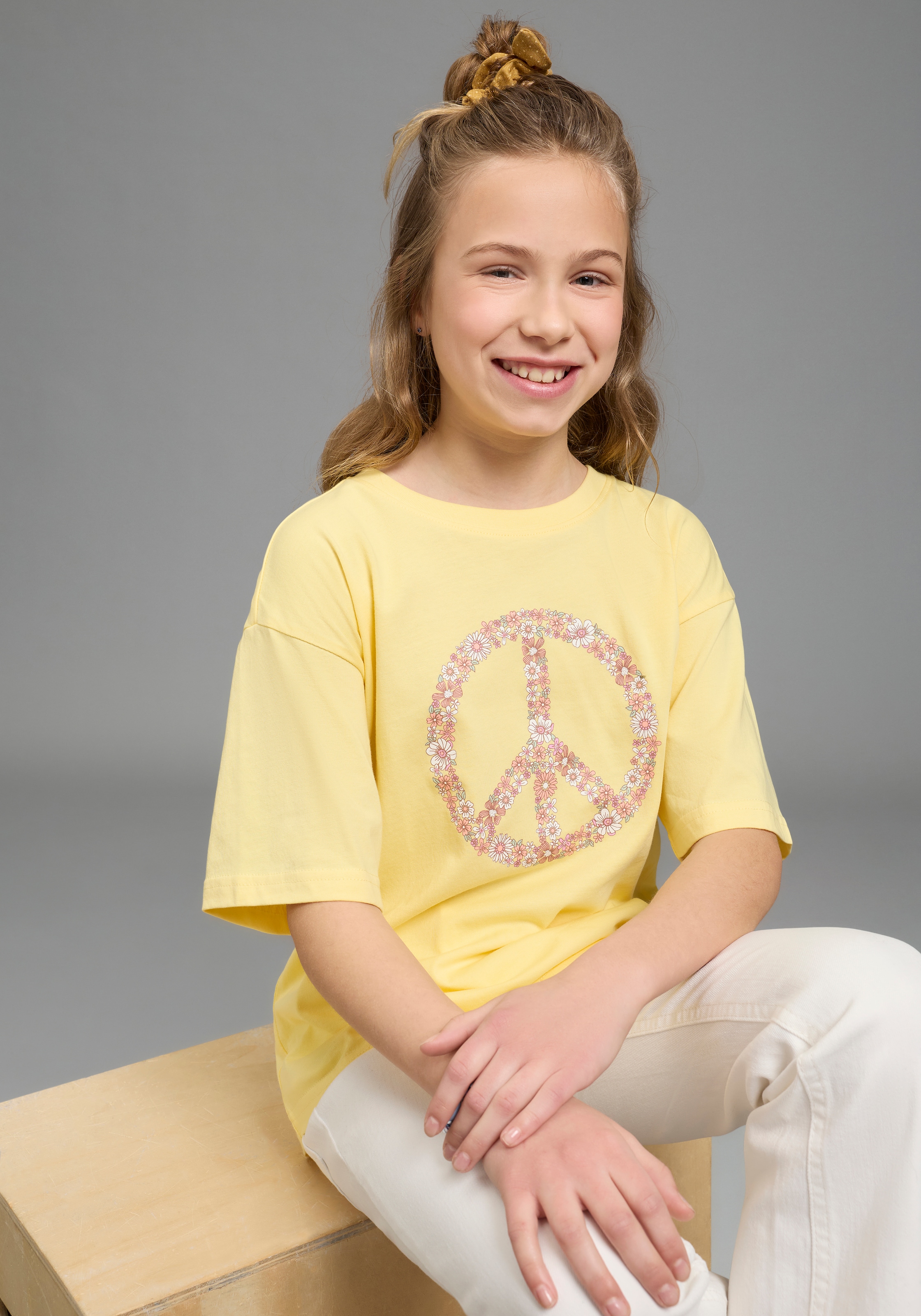 KIDSWORLD T-Shirt »T-Shirt Peacezeichen-Druck« lässige Passform, Kurzarm, mit Rundhalsausschnitt, aus Baumwolle