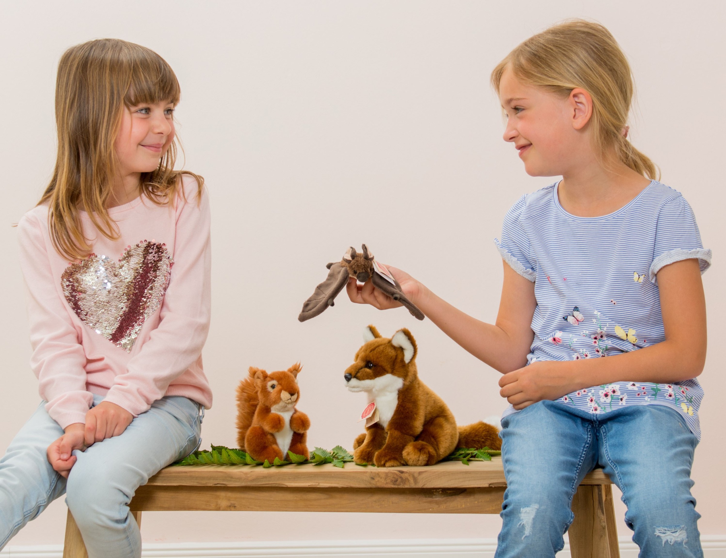 Teddy Hermann® Kuscheltier »Fledermaus dunkelbraun, 24 cm«, zum Teil aus recyceltem Material