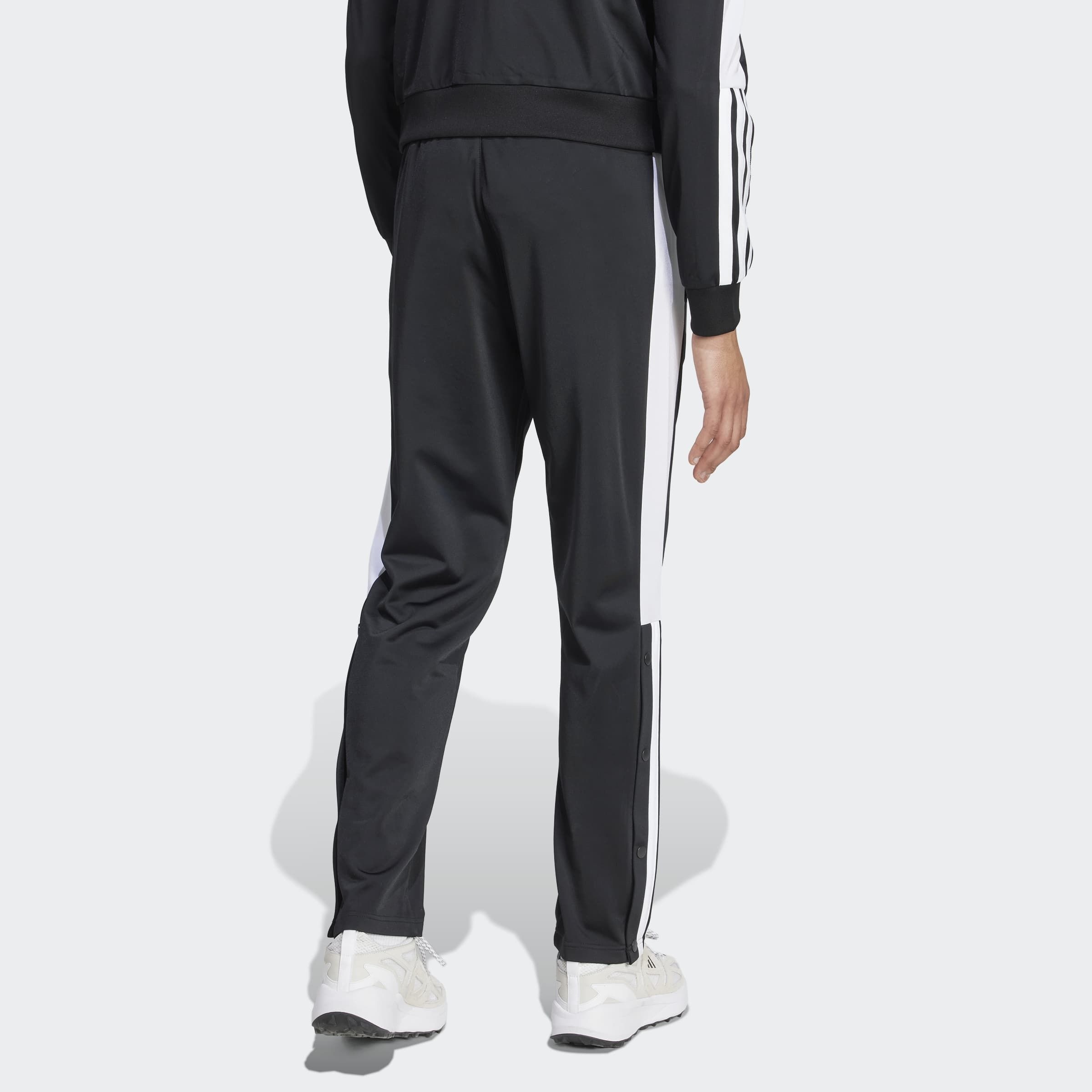 adidas Sportswear Sporthose "MIT DRUCKKNÖPFEN" sportlicher Look mit Colourb günstig online kaufen