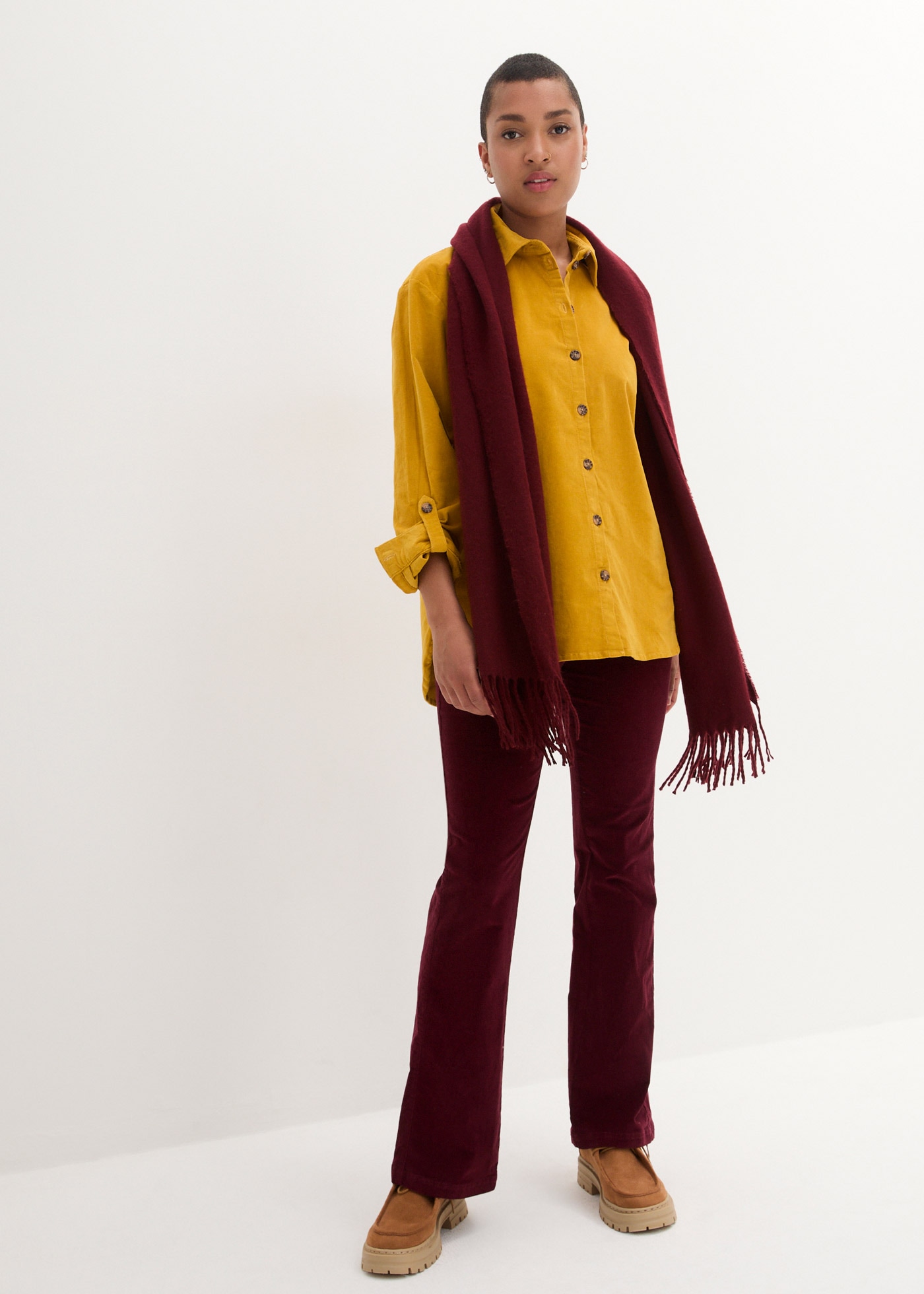 bonprix Langarmbluse »Cord-Hemd mit Seitenschlitz« lockere Passform, für den Alltag, aus Cord, mit Hemdblusenkragen