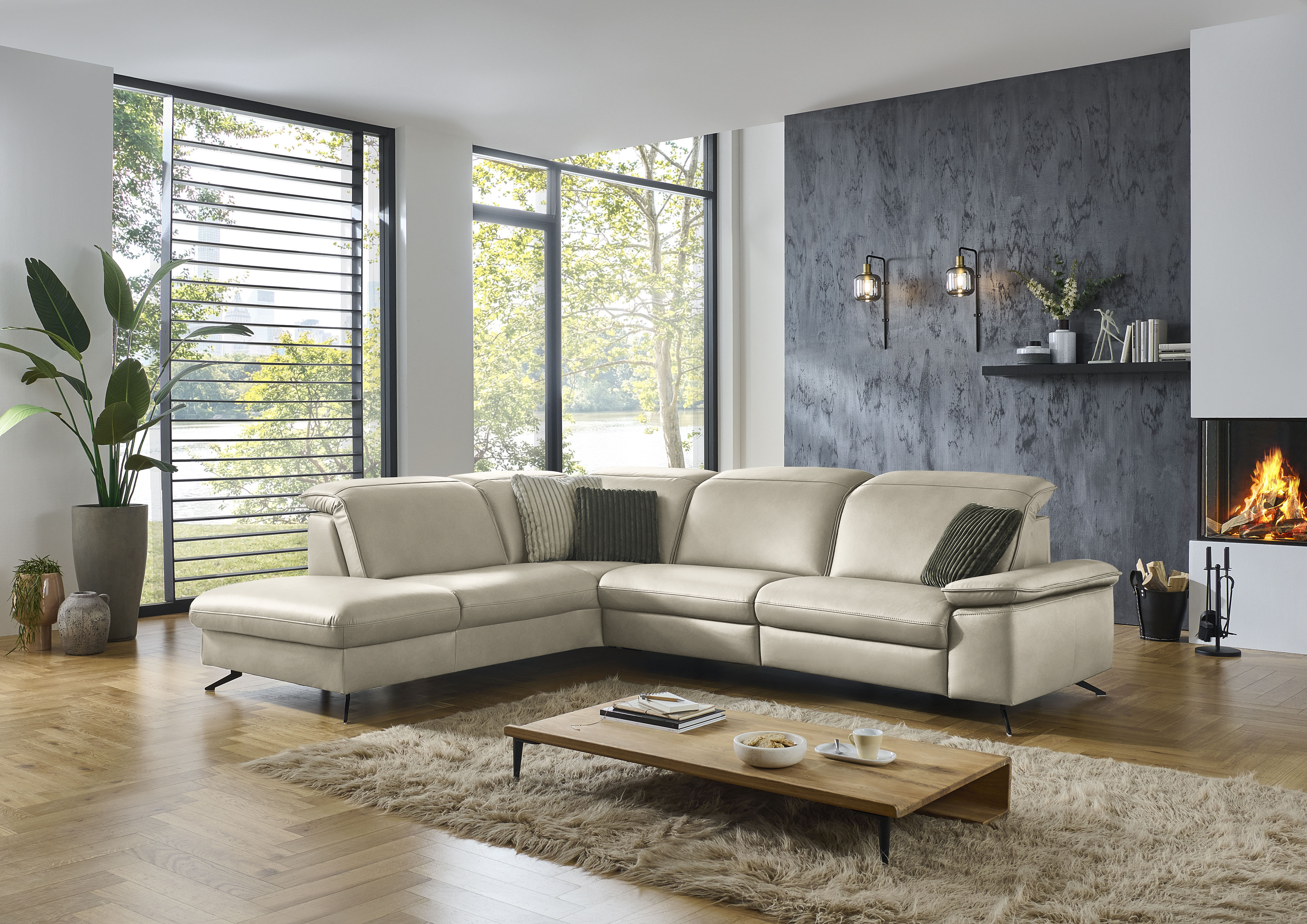 Die PlanBar Ecksofa "PN-EM20091, L-Form, Breite 297 cm" inkl. Kopfteilverstellung, optional elektr. Relaxfunktion u. Stauraum