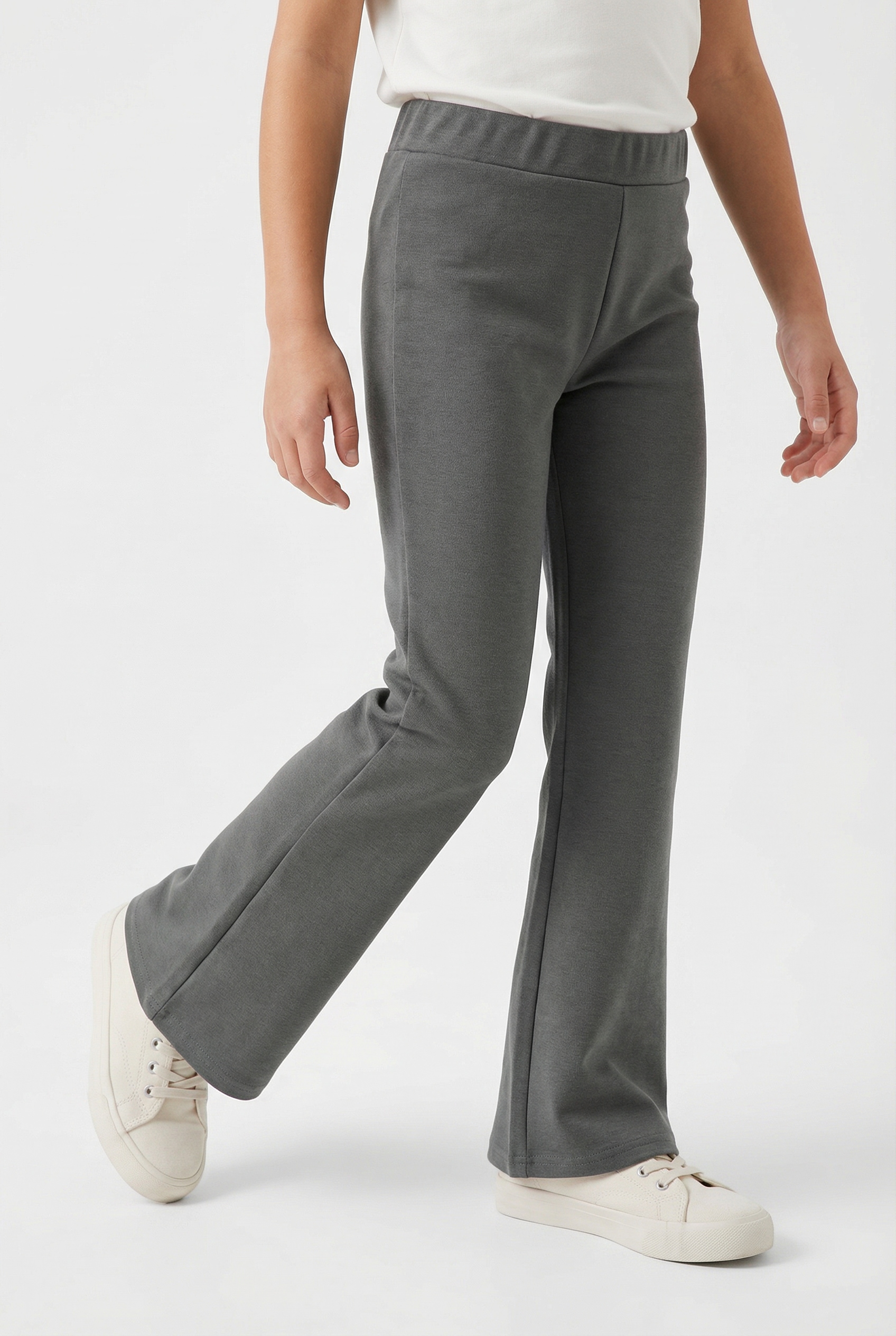 Jerseyhose NAME IT "NKFFRIKKALI für Mädchen mit ausgestelltem Bein und Viskose", Mädchen, Gr. 140, N-Gr, grau (lava smoke), Jersey, Obermaterial: 67% Viskose, 28% Polyester, 5% Elasthan, unifarben, ausgestellt lang, Hosen Jerseyhose, unifarben, casual, au